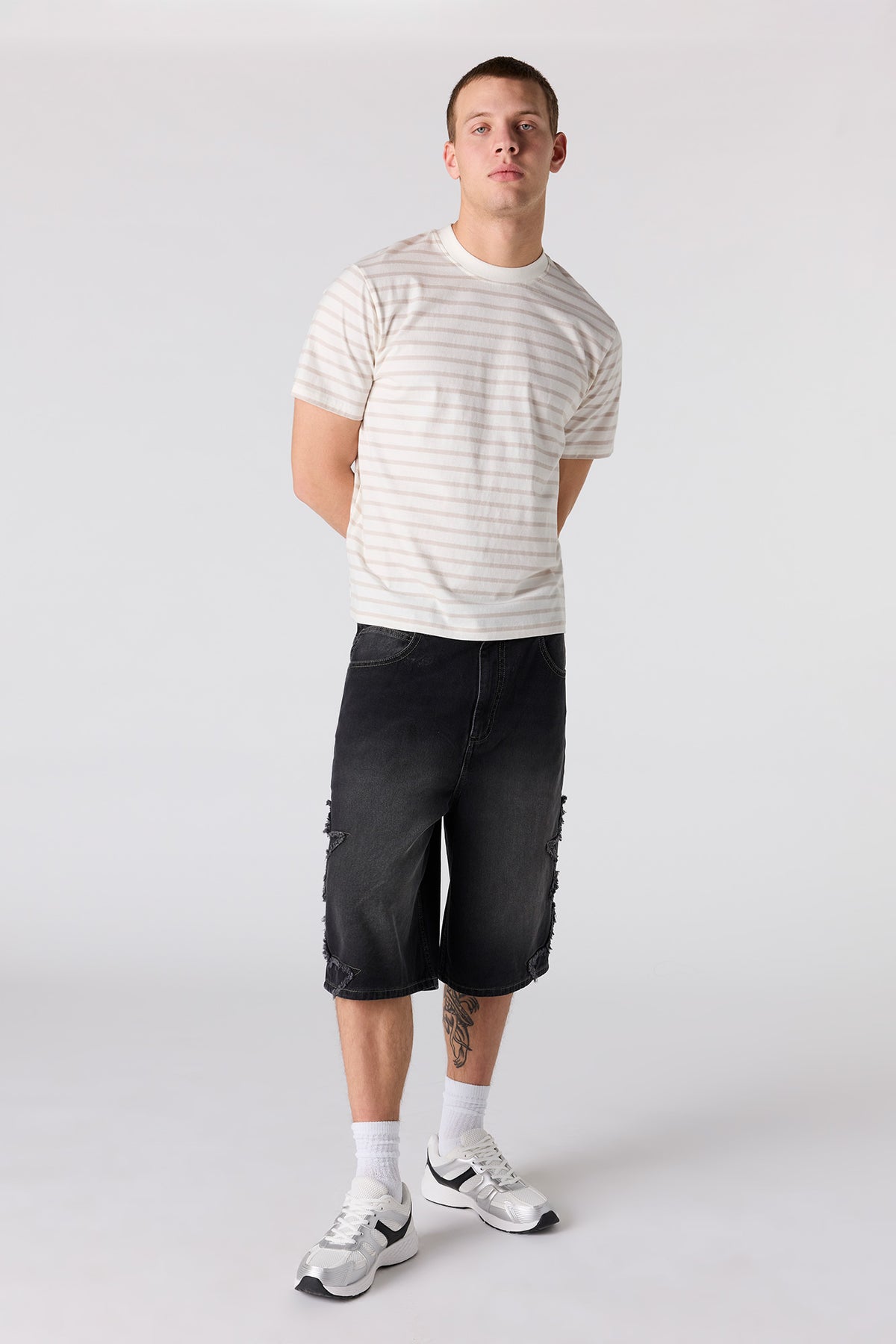 Alt View 3. Striped T-Shirt - Off White