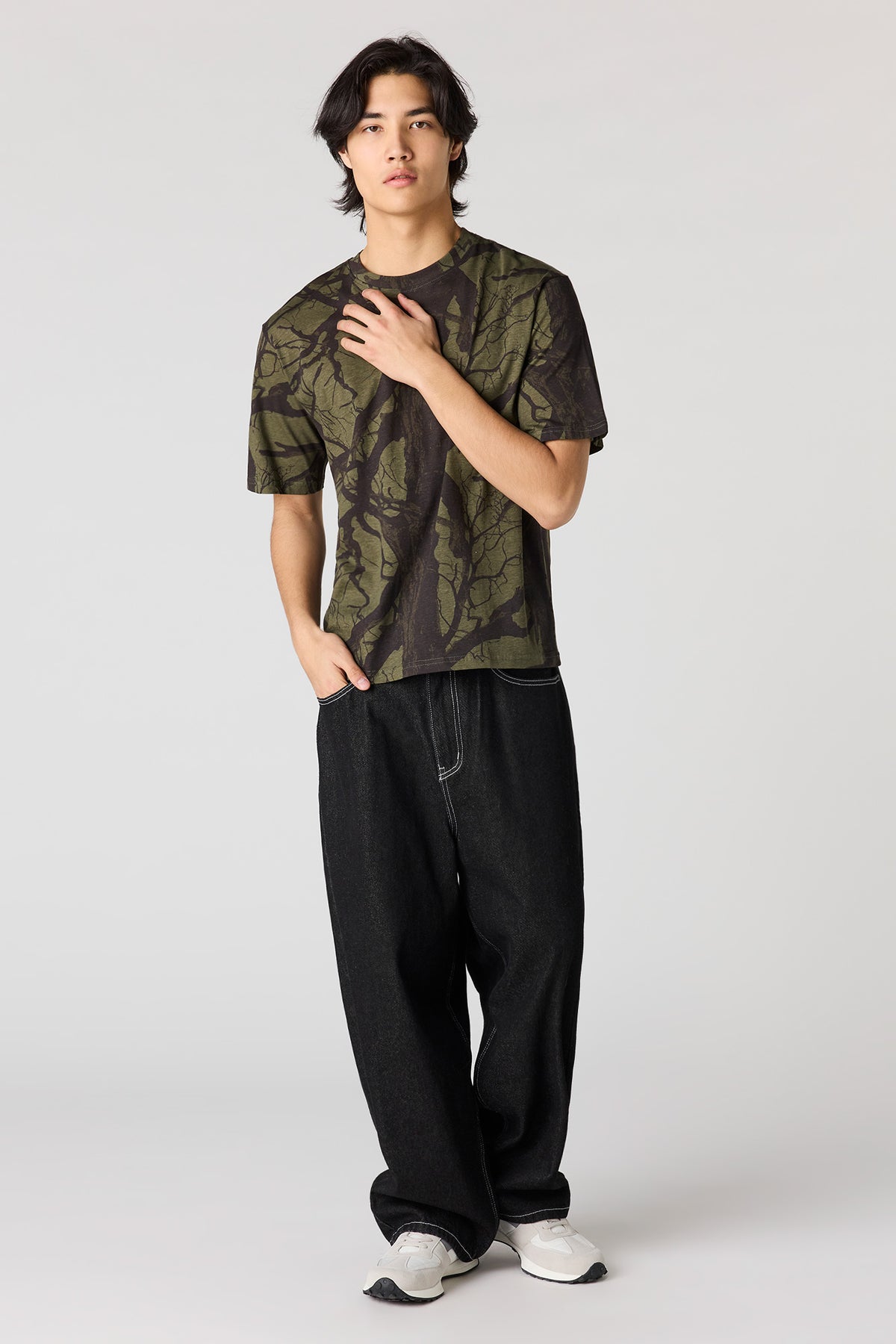 Alt View 3. Camo Print Crewneck T-Shirt - Dark Green