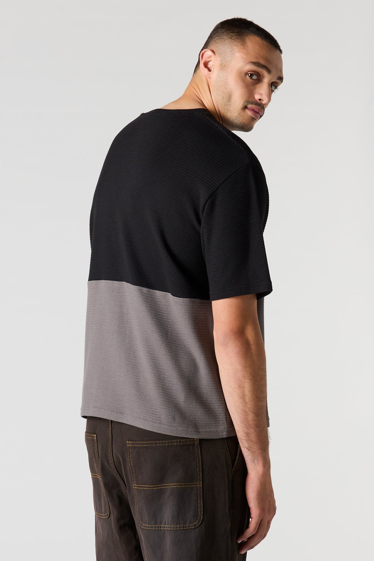Vue alternative 2. T-shirt côtelé avec blocs de couleurs