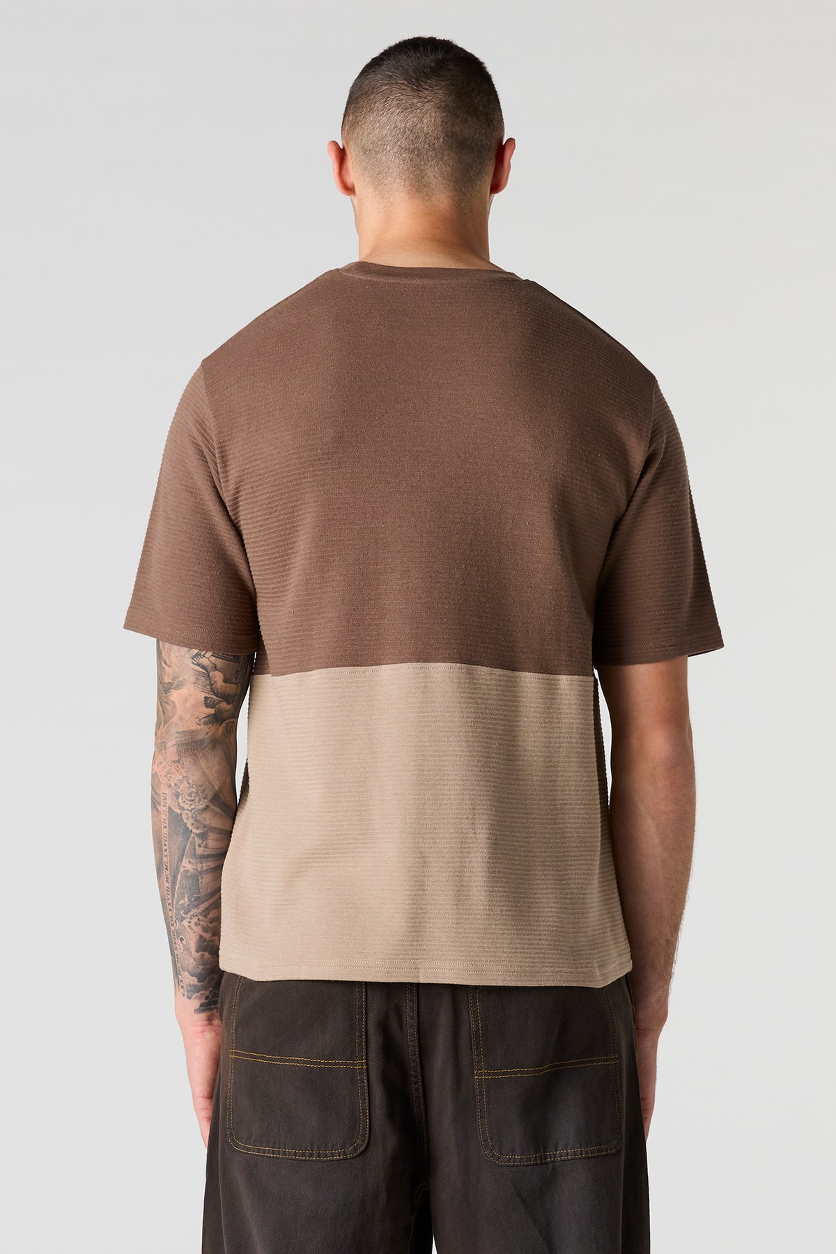 Vue alternative 2. T-shirt côtelé avec blocs de couleurs