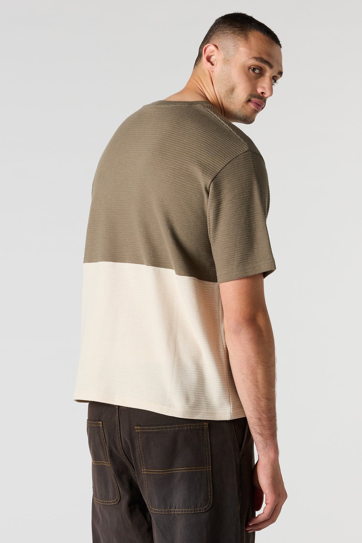 Vue alternative 2. T-shirt côtelé avec blocs de couleurs