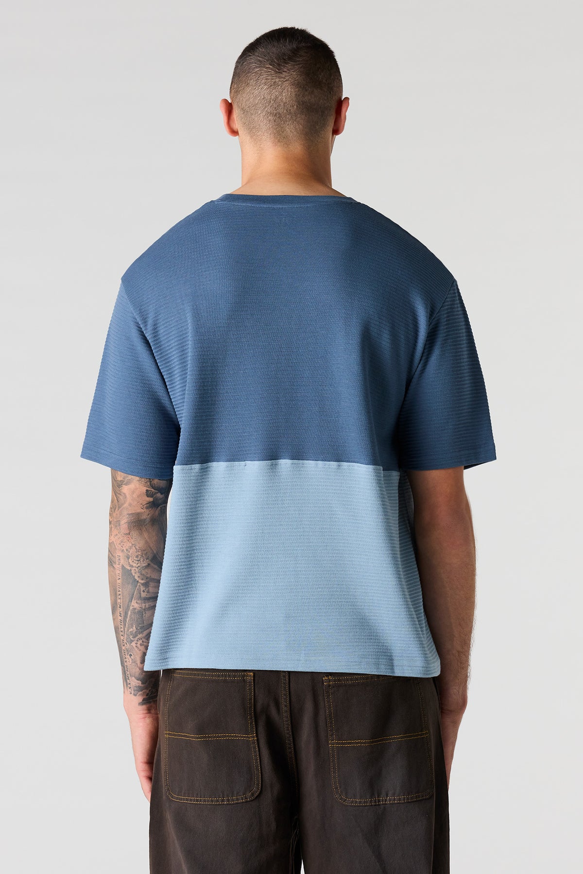 Vue alternative 2. T-shirt côtelé avec blocs de couleurs