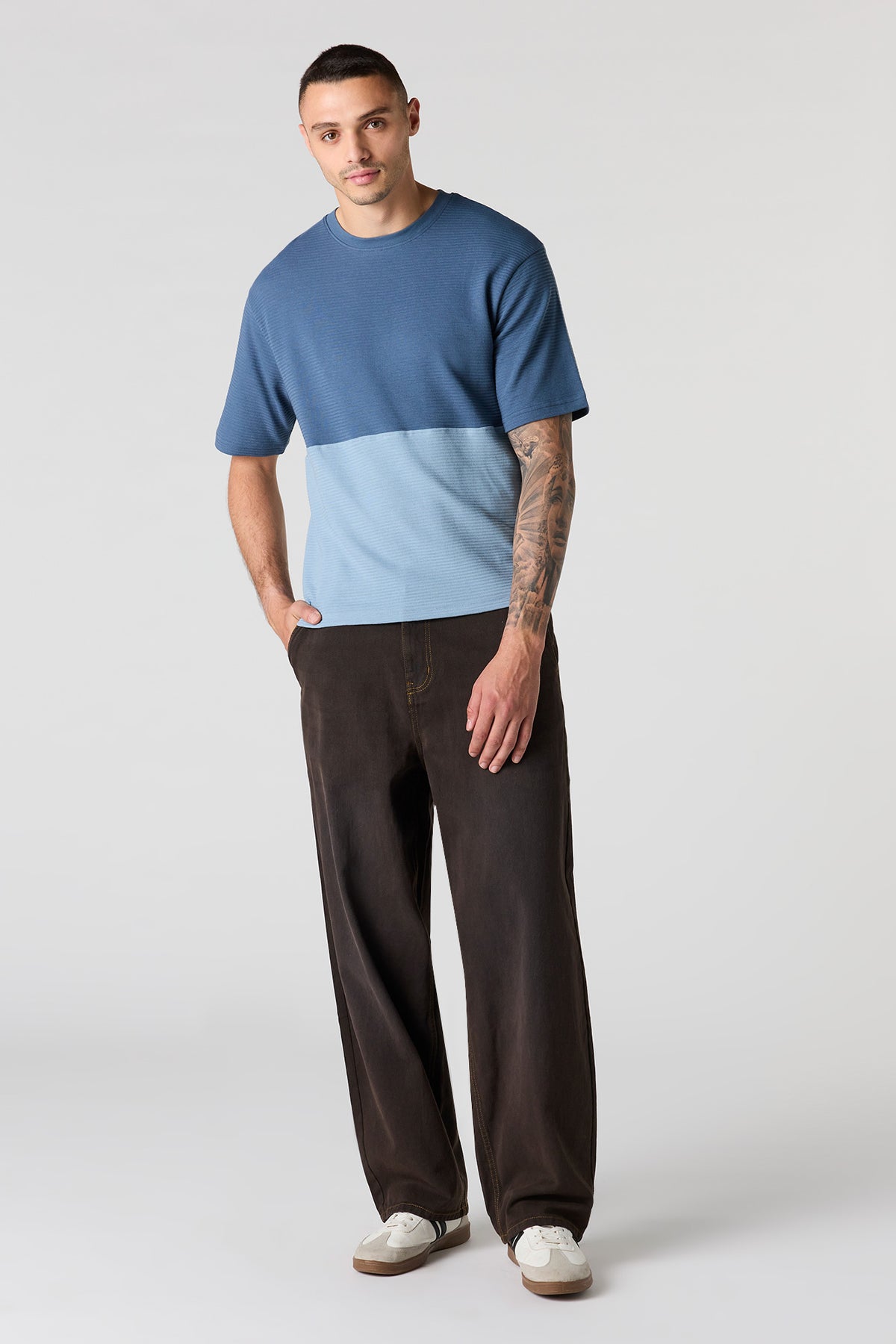 Vue alternative 3. T-shirt côtelé avec blocs de couleurs