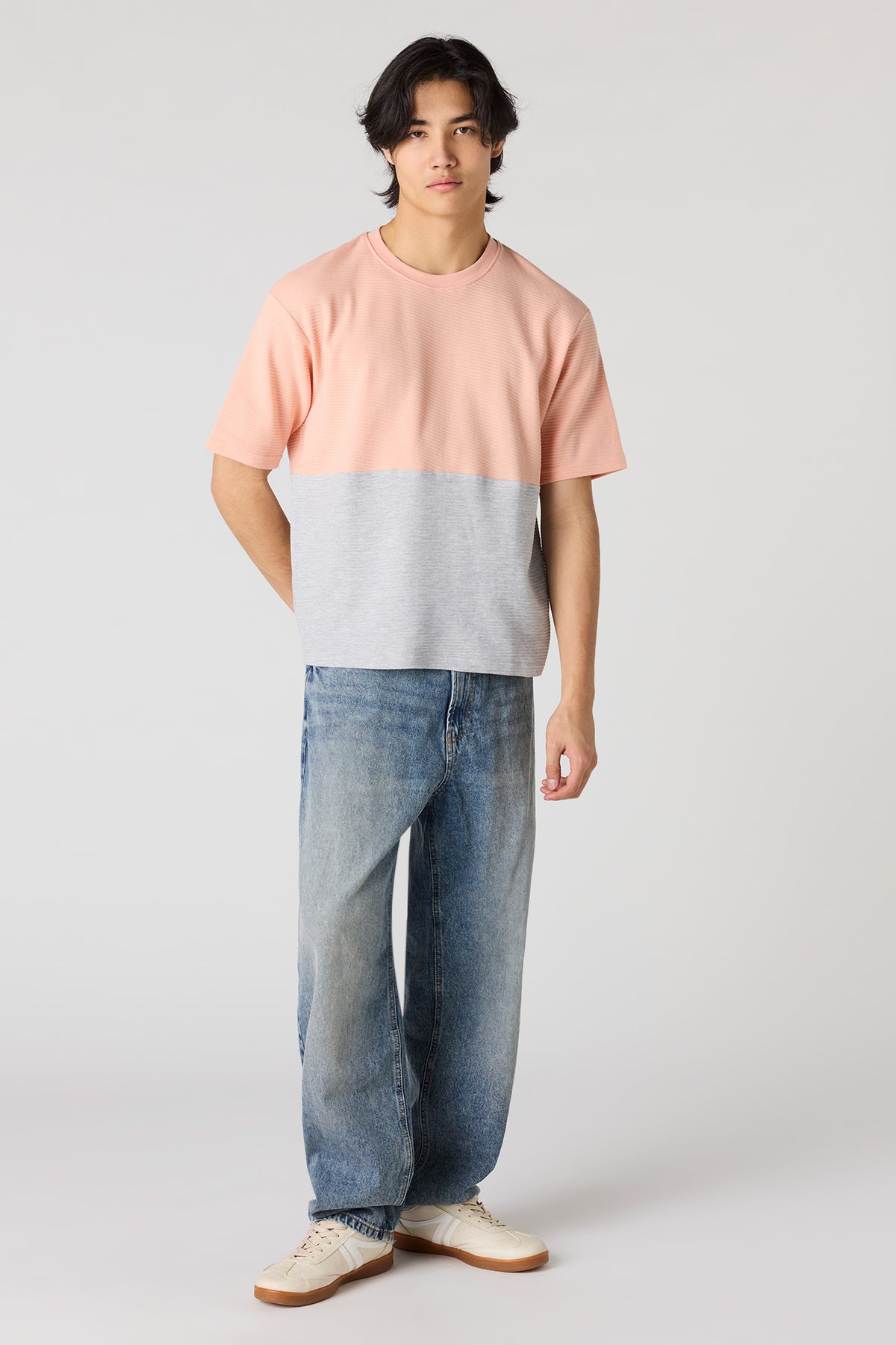 Vue alternative 3. T-shirt côtelé avec blocs de couleurs