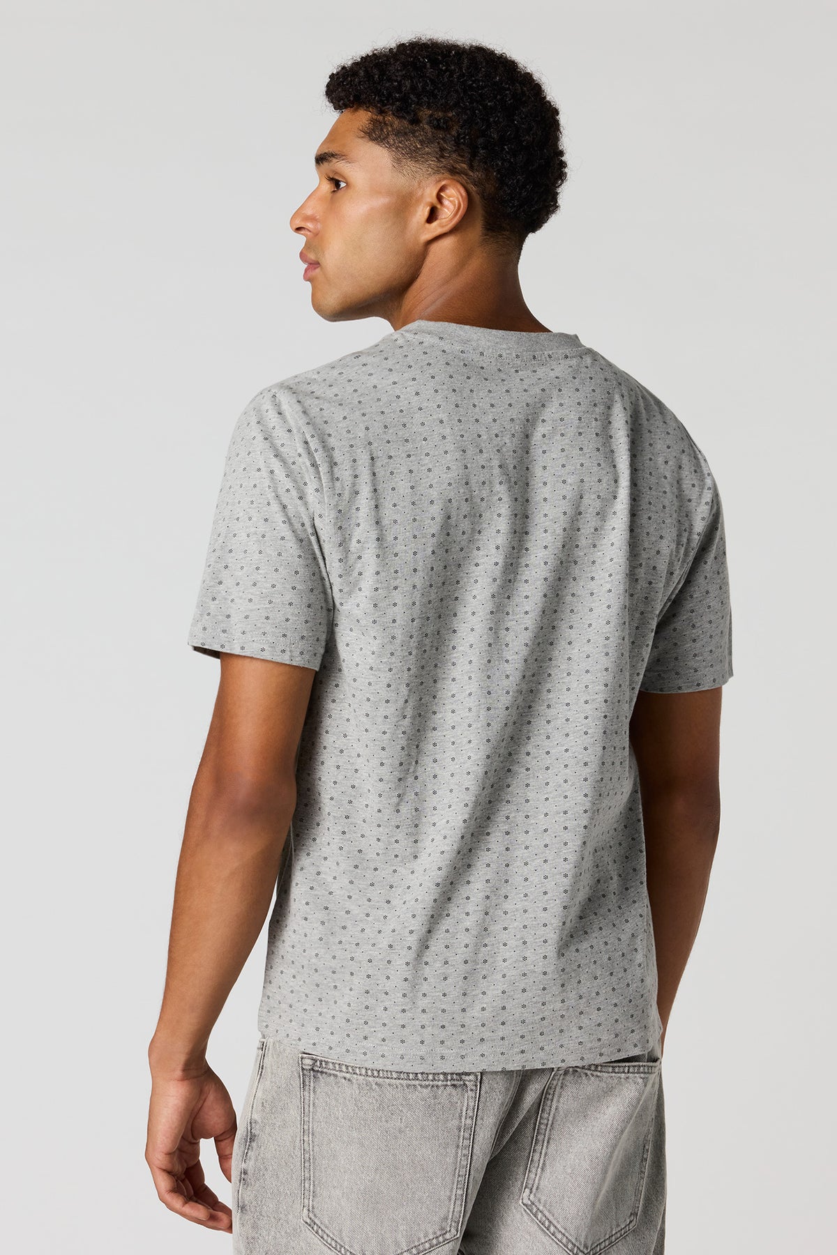 Vue alternative 2. T-shirt Henley imprimé