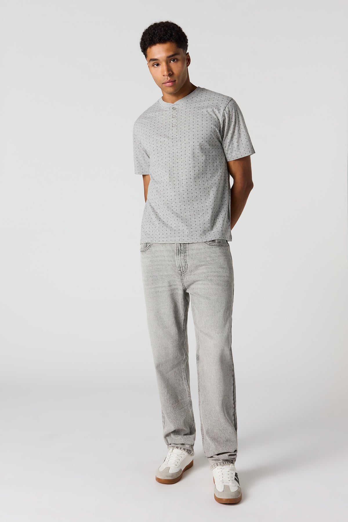 Vue alternative 3. T-shirt Henley imprimé