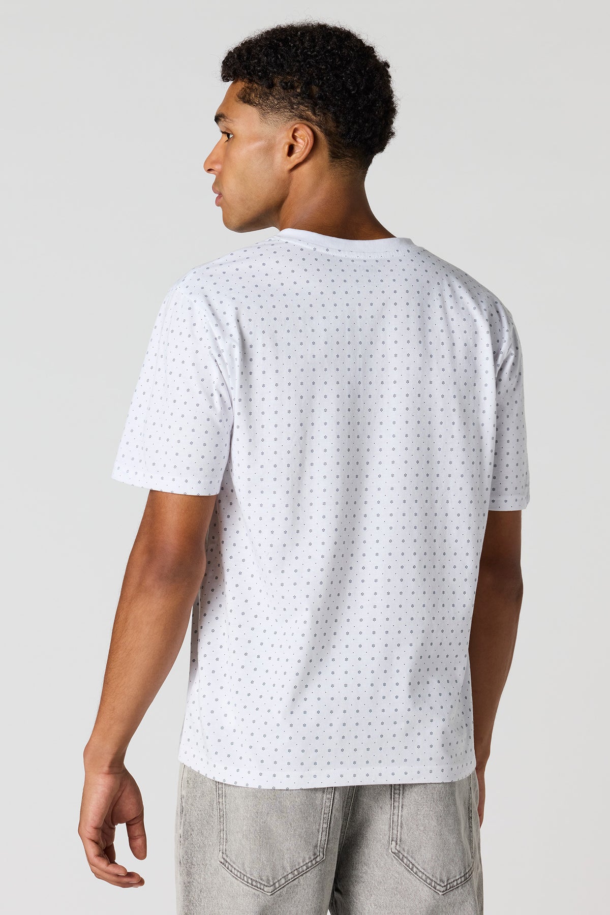 Vue alternative 2. T-shirt Henley imprimé