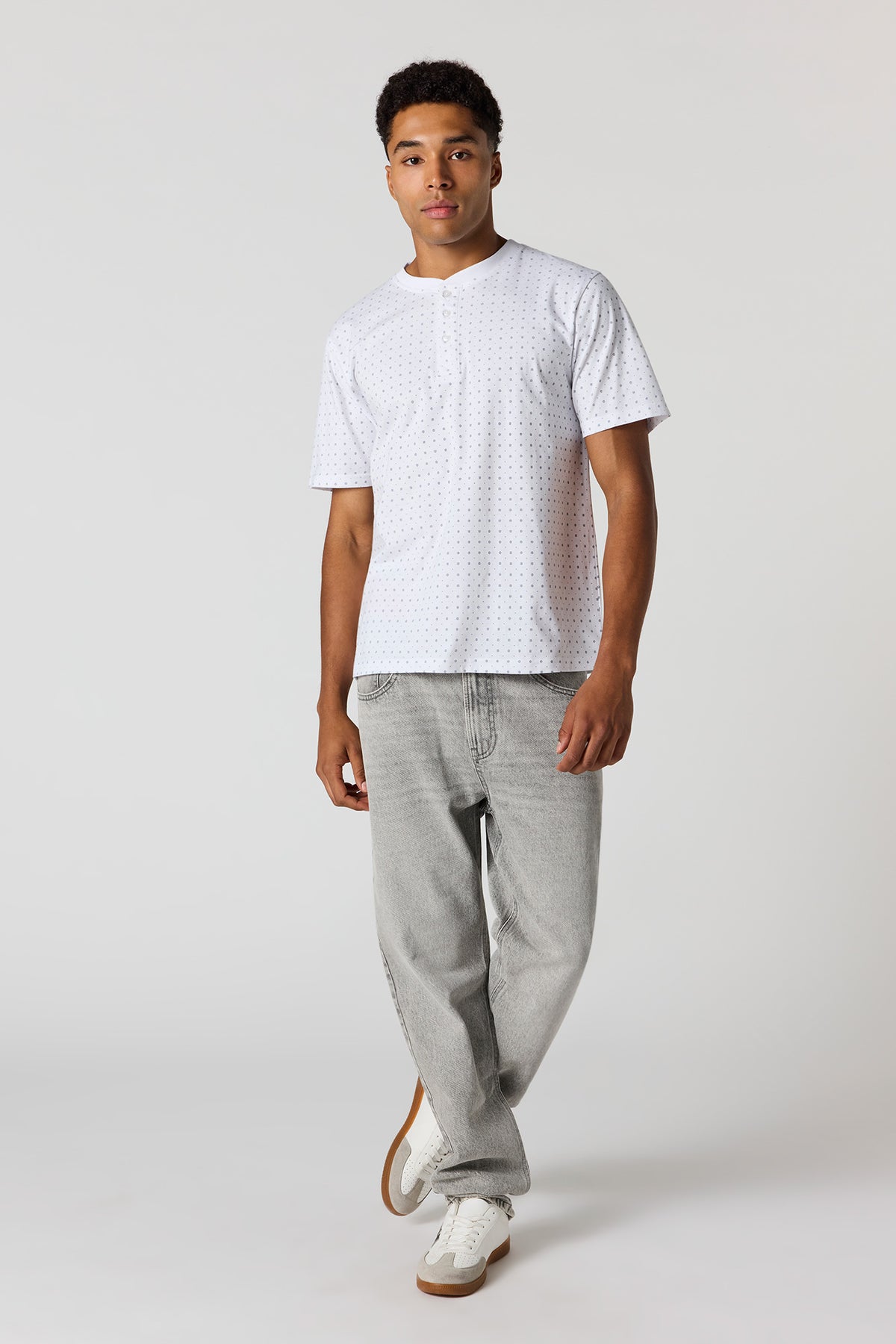 Vue alternative 3. T-shirt Henley imprimé
