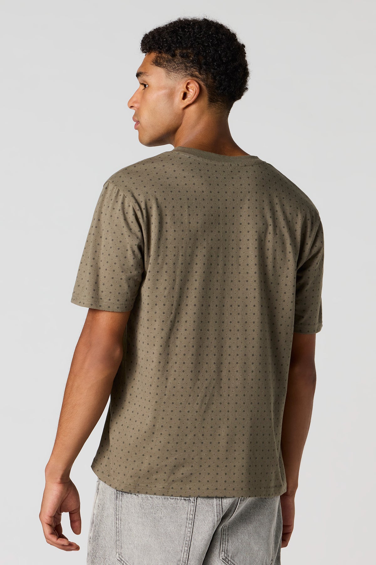 Vue alternative 2. T-shirt Henley imprimé