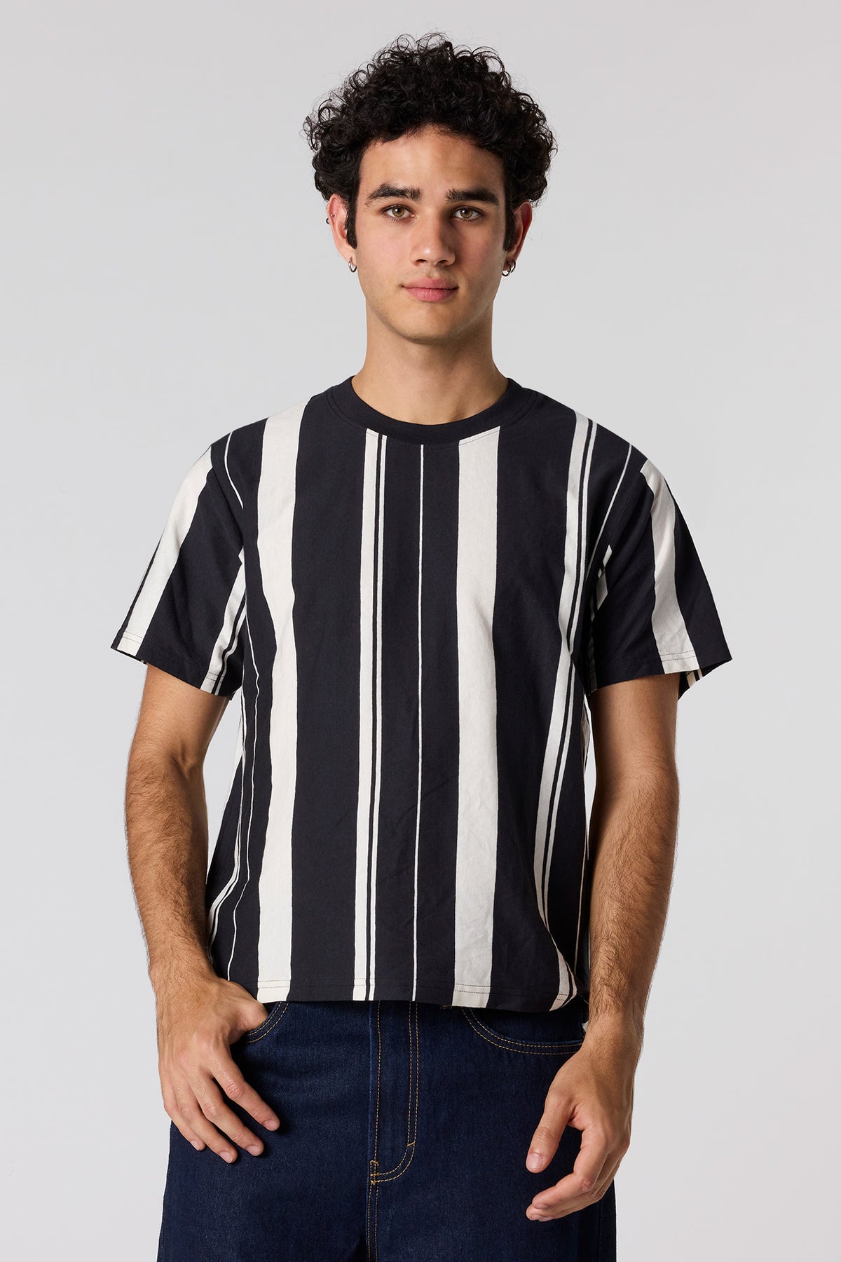 T-shirt à rayures verticales