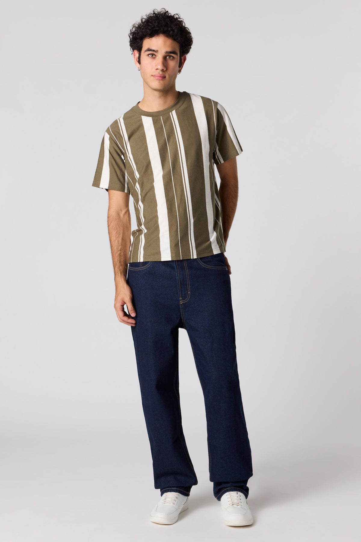 Vue alternative 3. T-shirt à rayures verticales