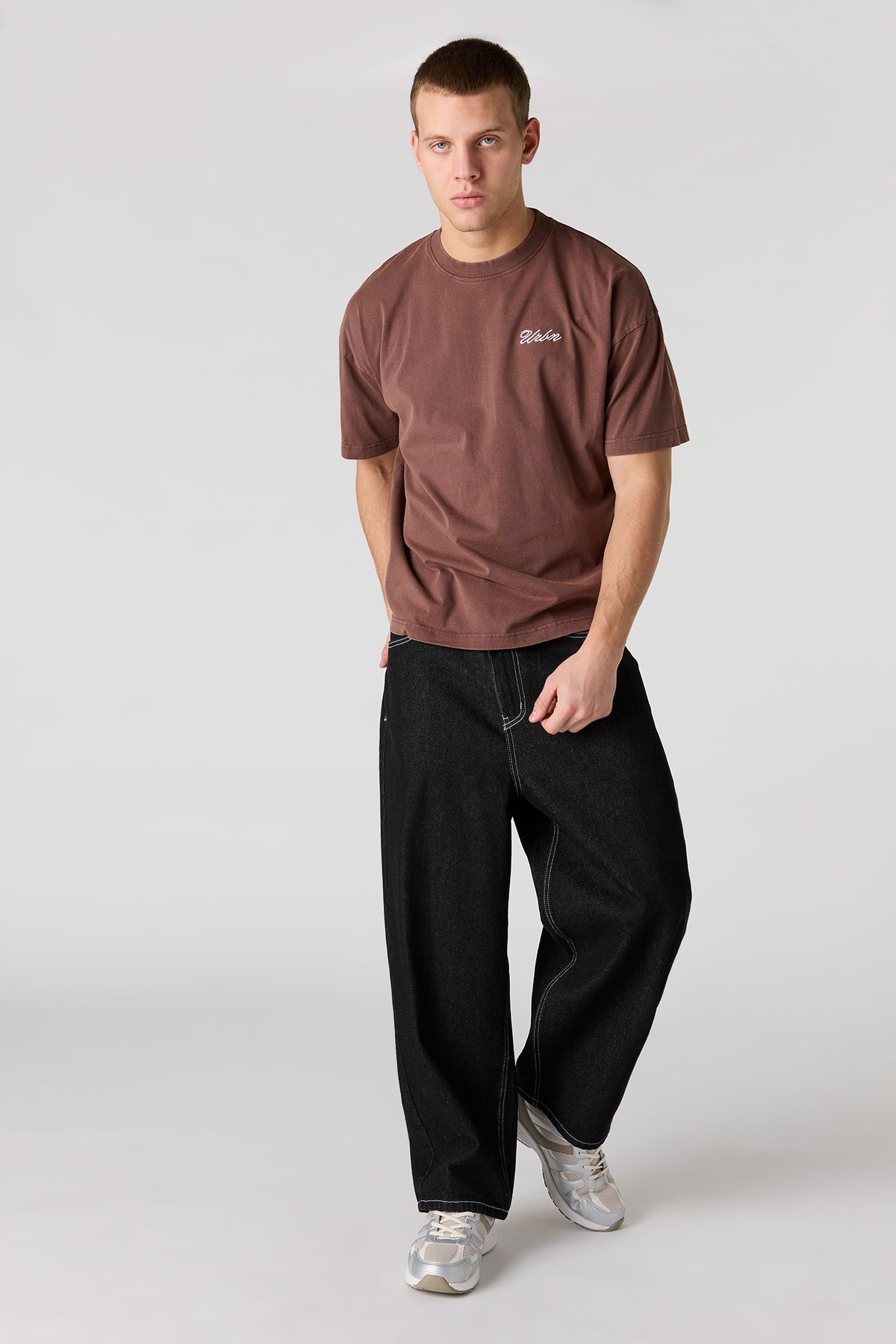Vue alternative 3. T-shirt décontracté délavé brodé