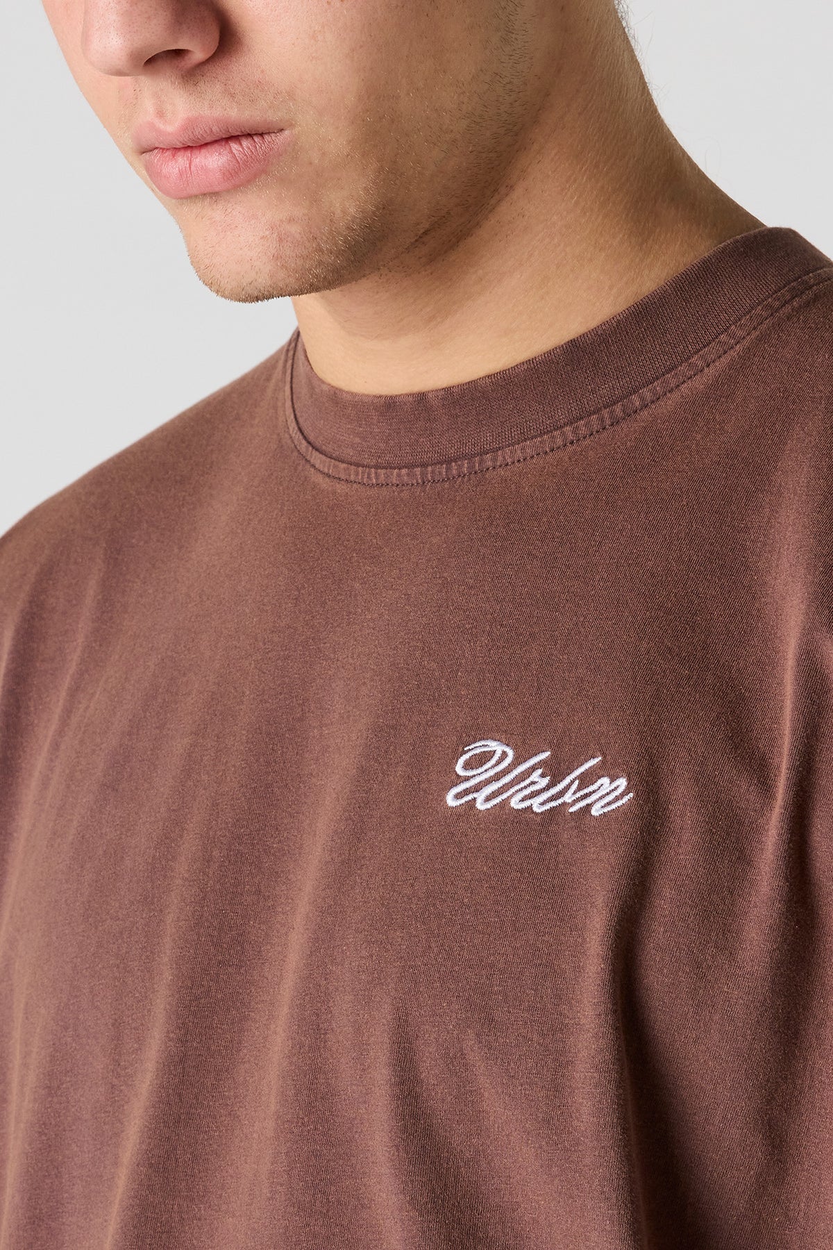Vue alternative 4. T-shirt décontracté délavé brodé