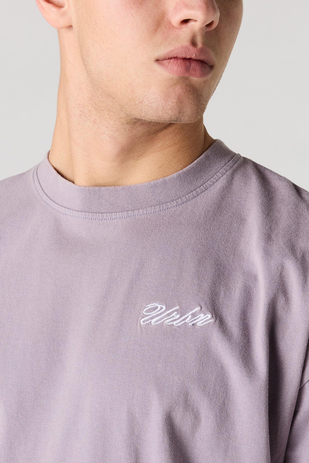 Vue alternative 4. T-shirt décontracté délavé brodé