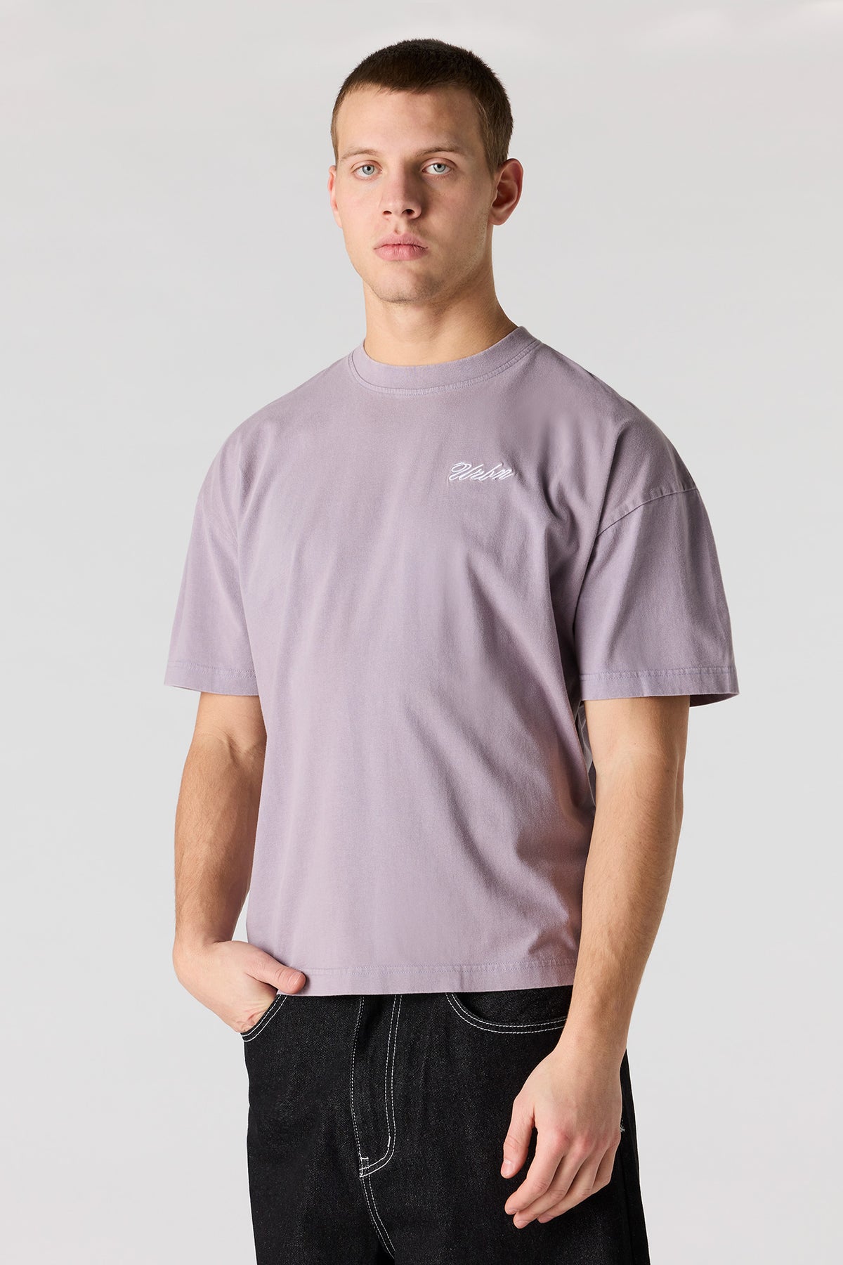 T-shirt décontracté délavé brodé