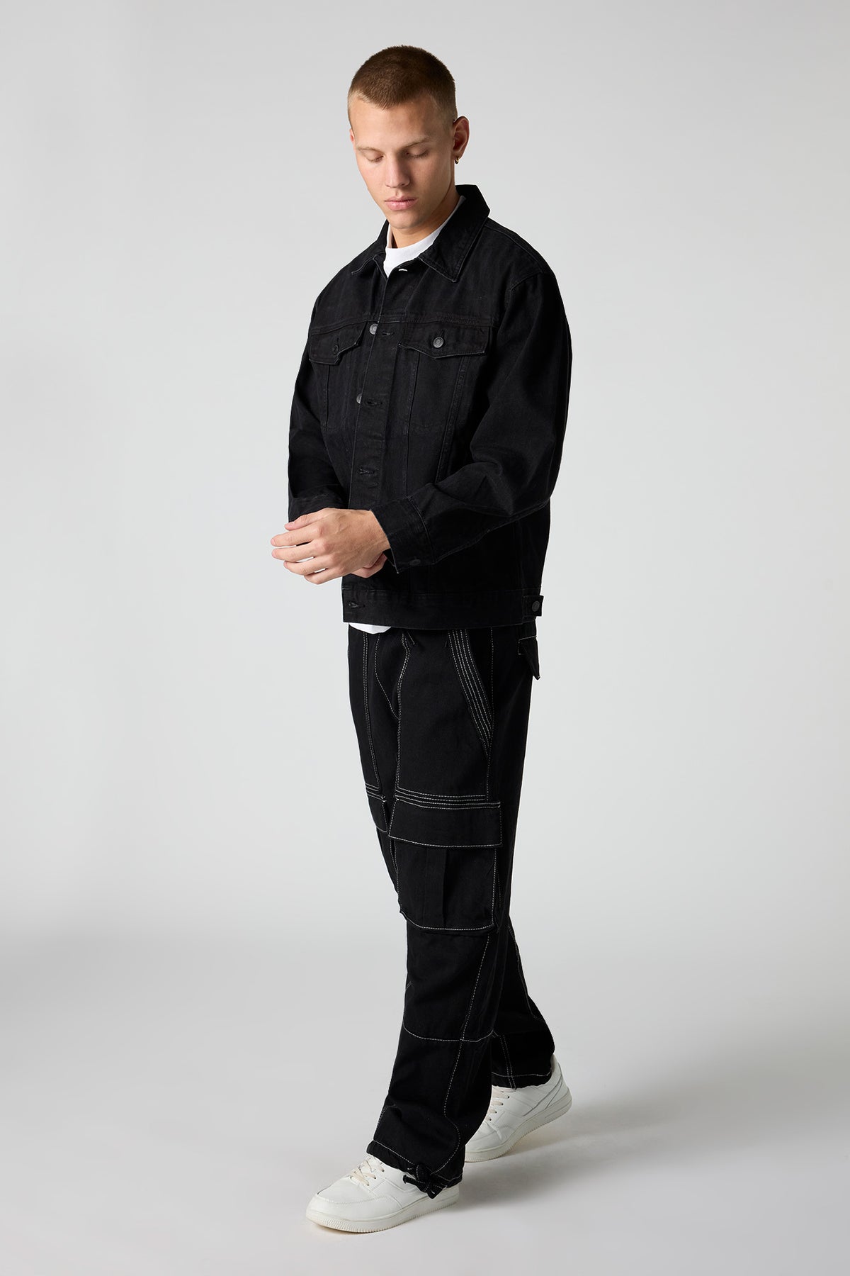 Alt View 3. Relaxed Denim Trucker Jacket - Black