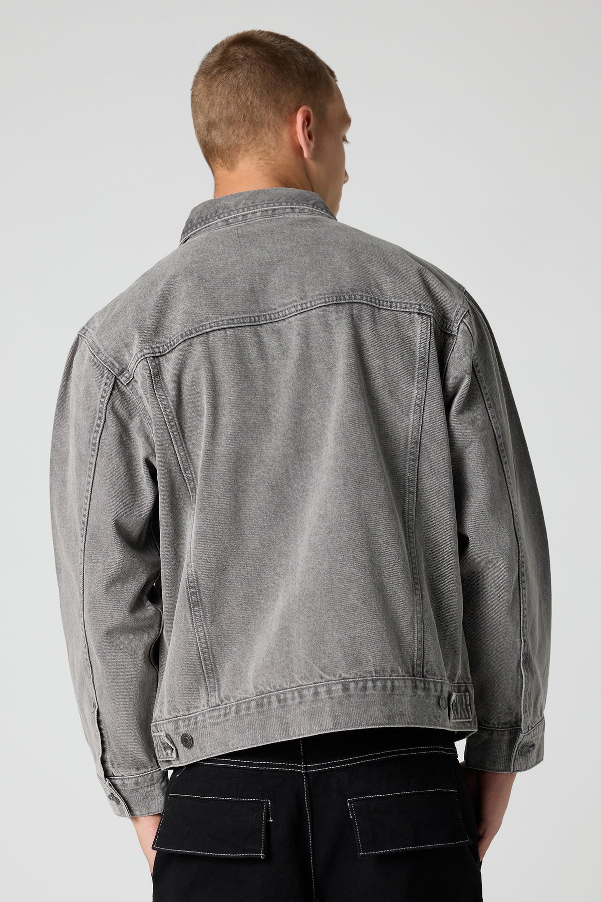 Alt View 2. Relaxed Denim Trucker Jacket - Charcoal