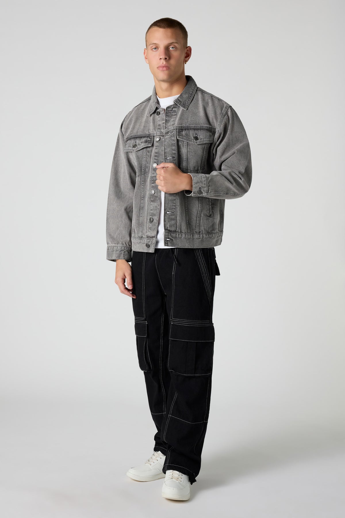 Alt View 3. Relaxed Denim Trucker Jacket - Charcoal
