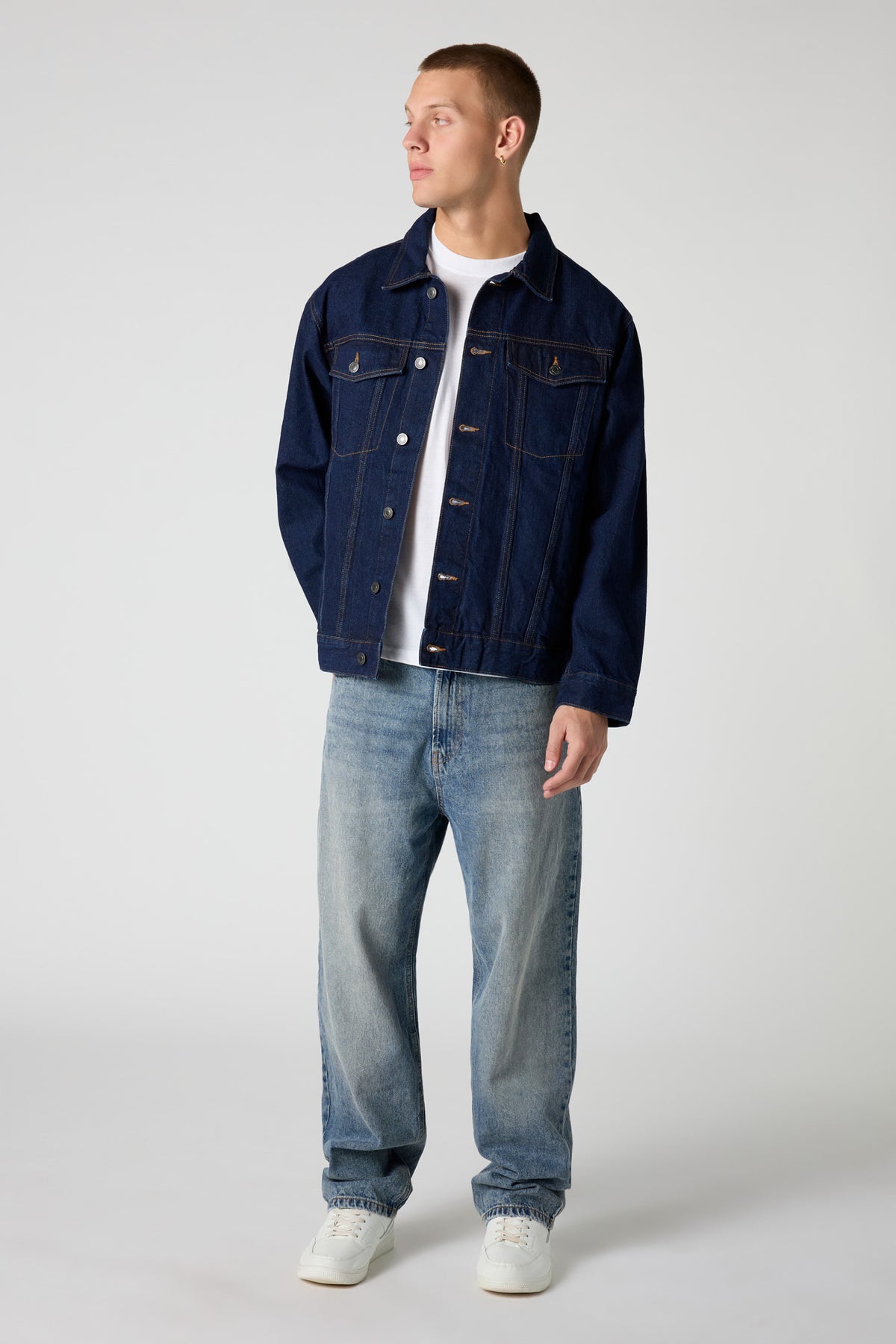 Vue alternative 3. Blouson de camionneur décontracté en denim