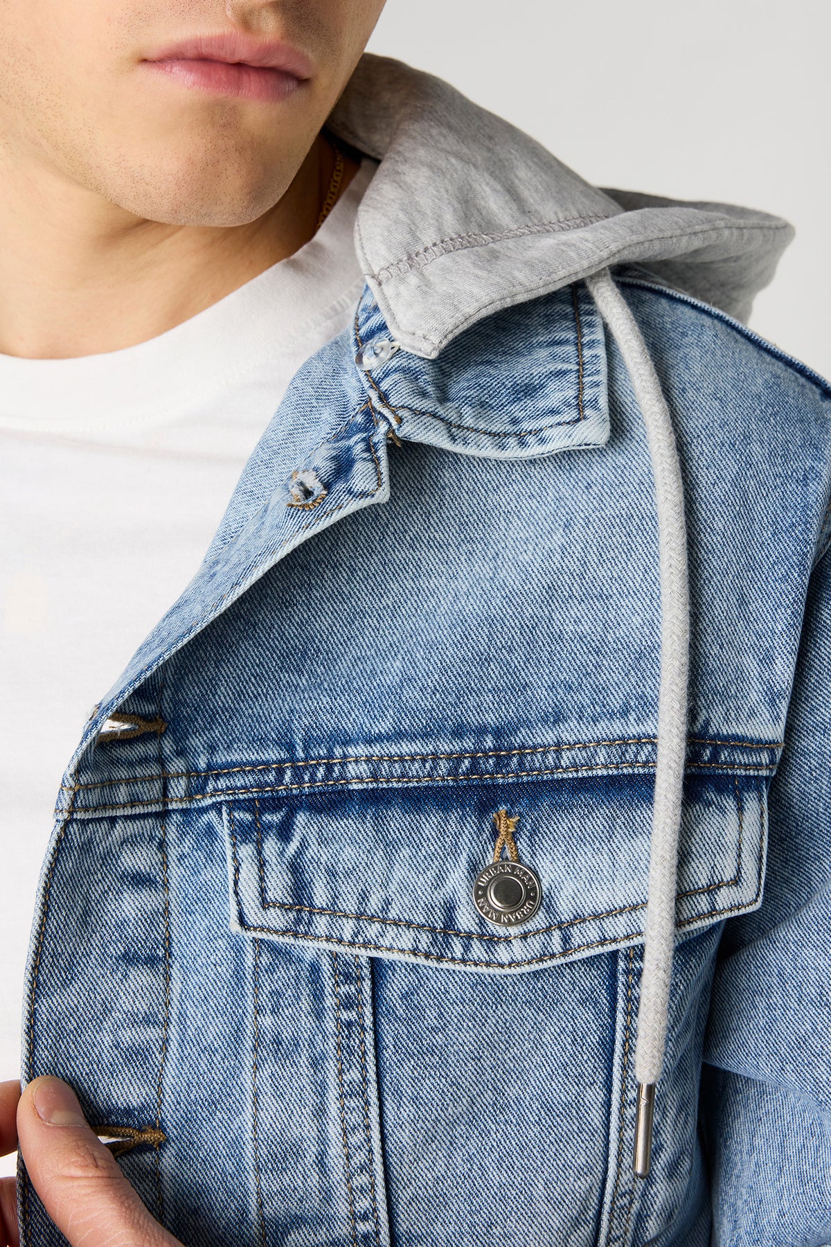 Vue alternative 4. Haut en denim à capuchon en molleton
