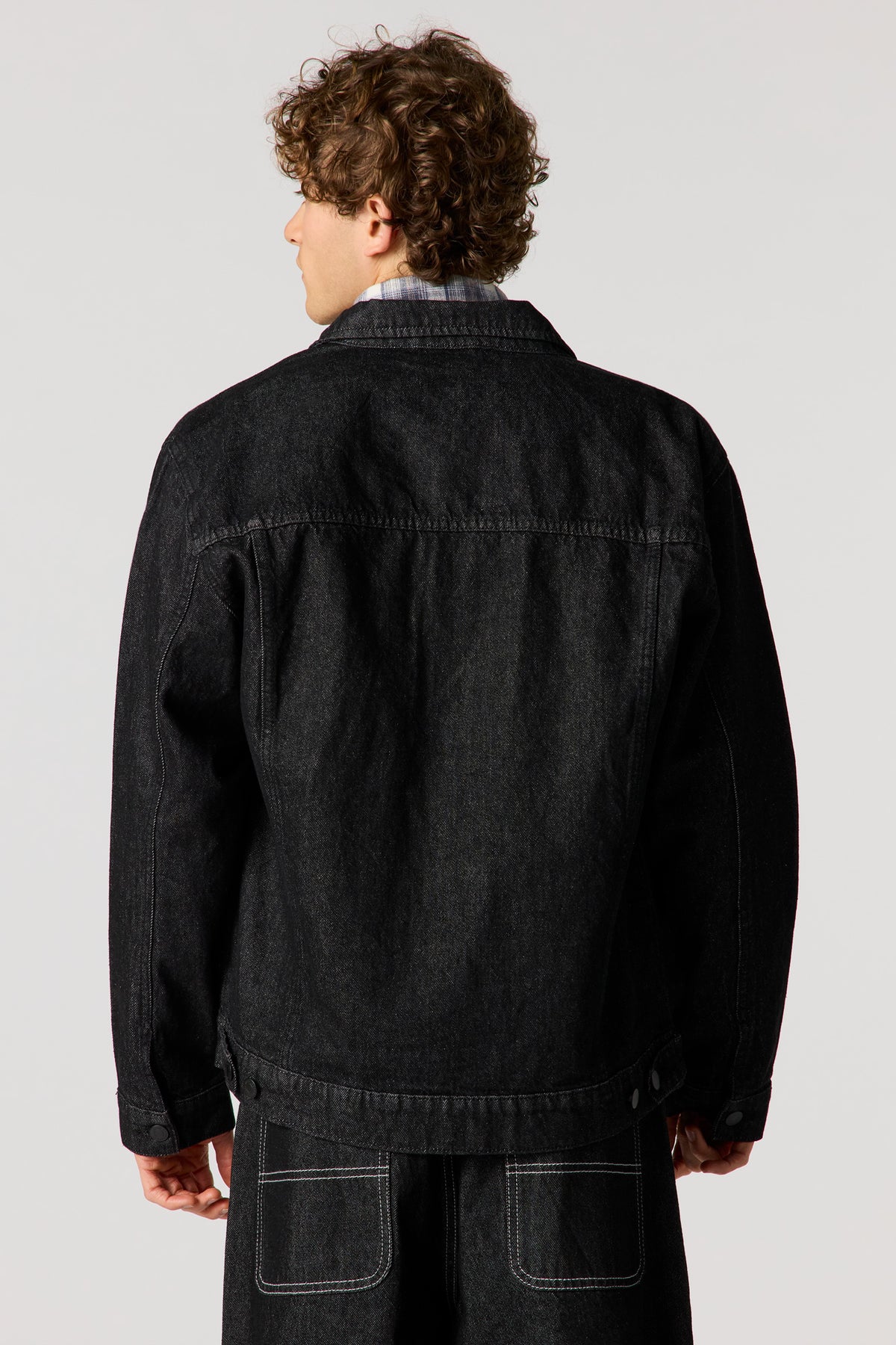Alt View 2. Black Rinse Trucker Denim Jacket - Pure Black
