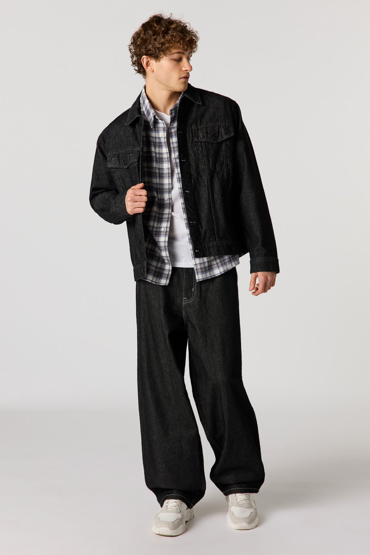 Alt View 3. Black Rinse Trucker Denim Jacket - Pure Black