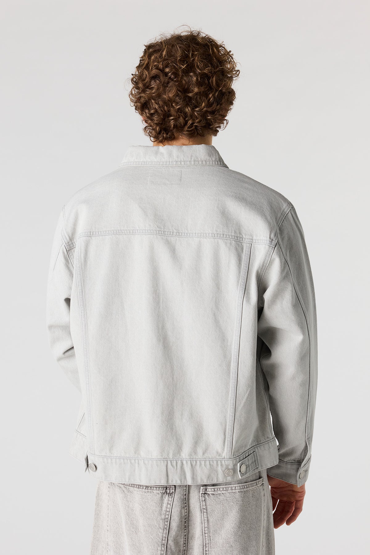 Vue alternative 2. Blouson en denim ample