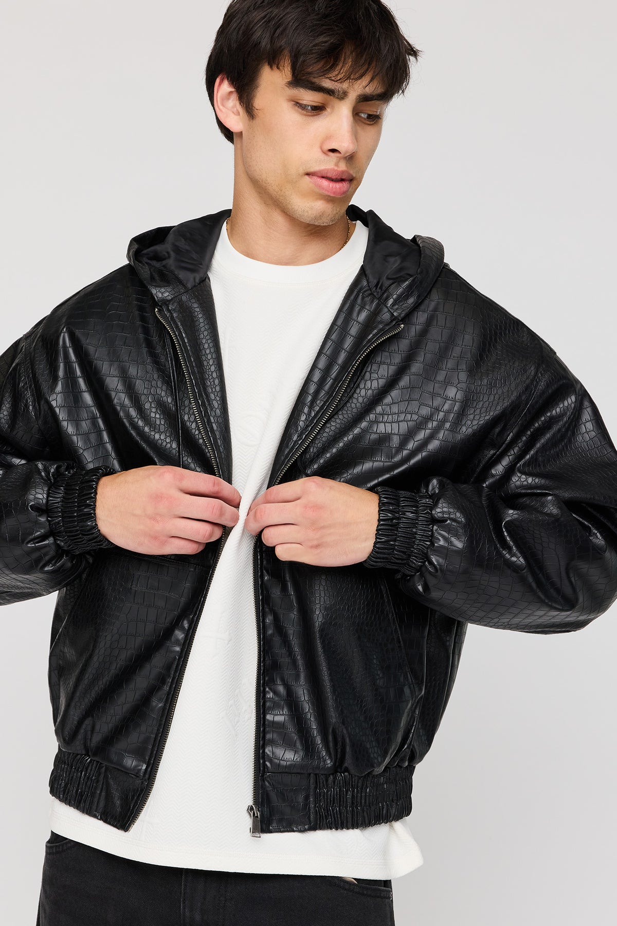 Vue alternative 4. Blouson aviateur en similicuir de crocodile