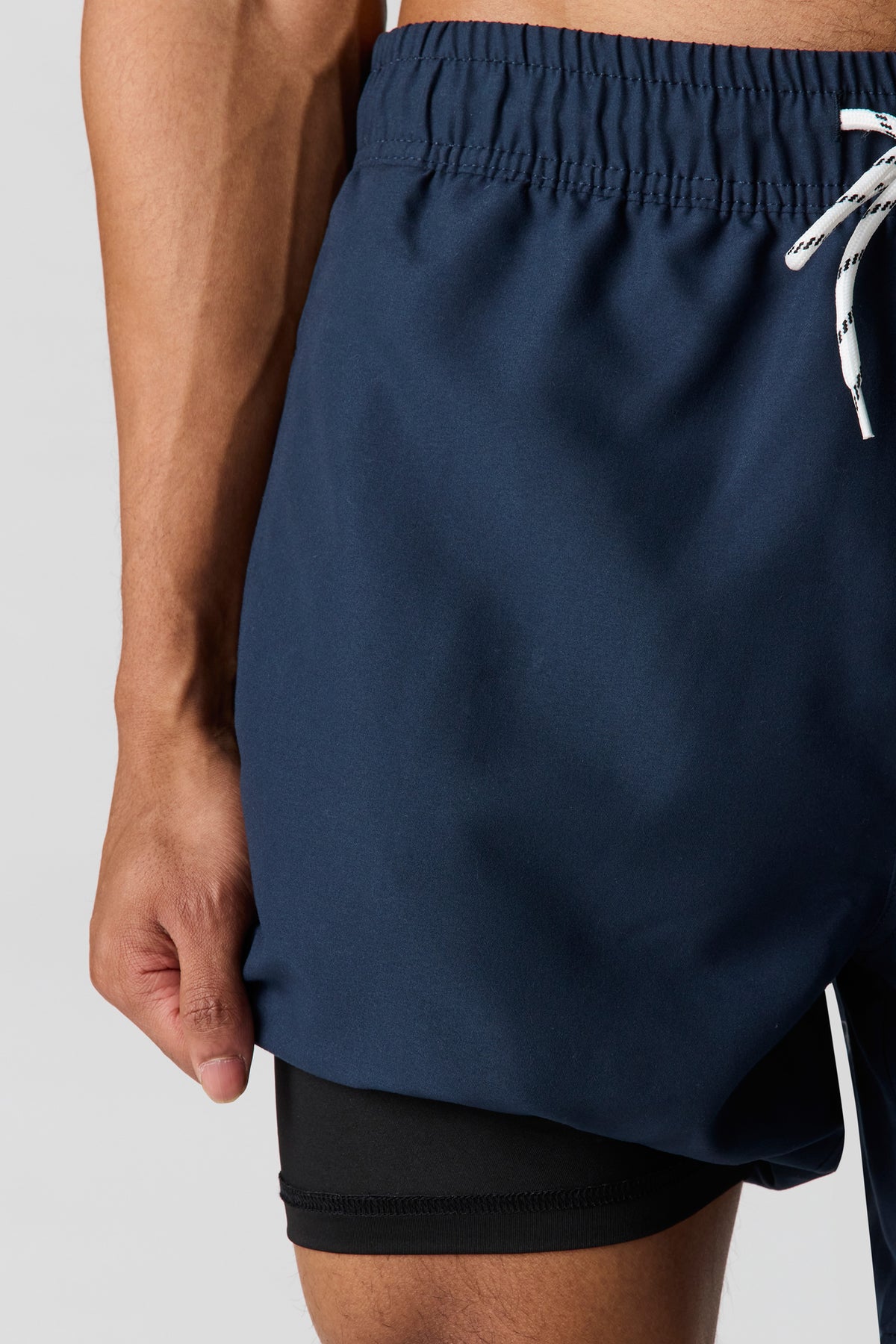 Vue alternative 5. Short de baignade uni à taille coulissante
