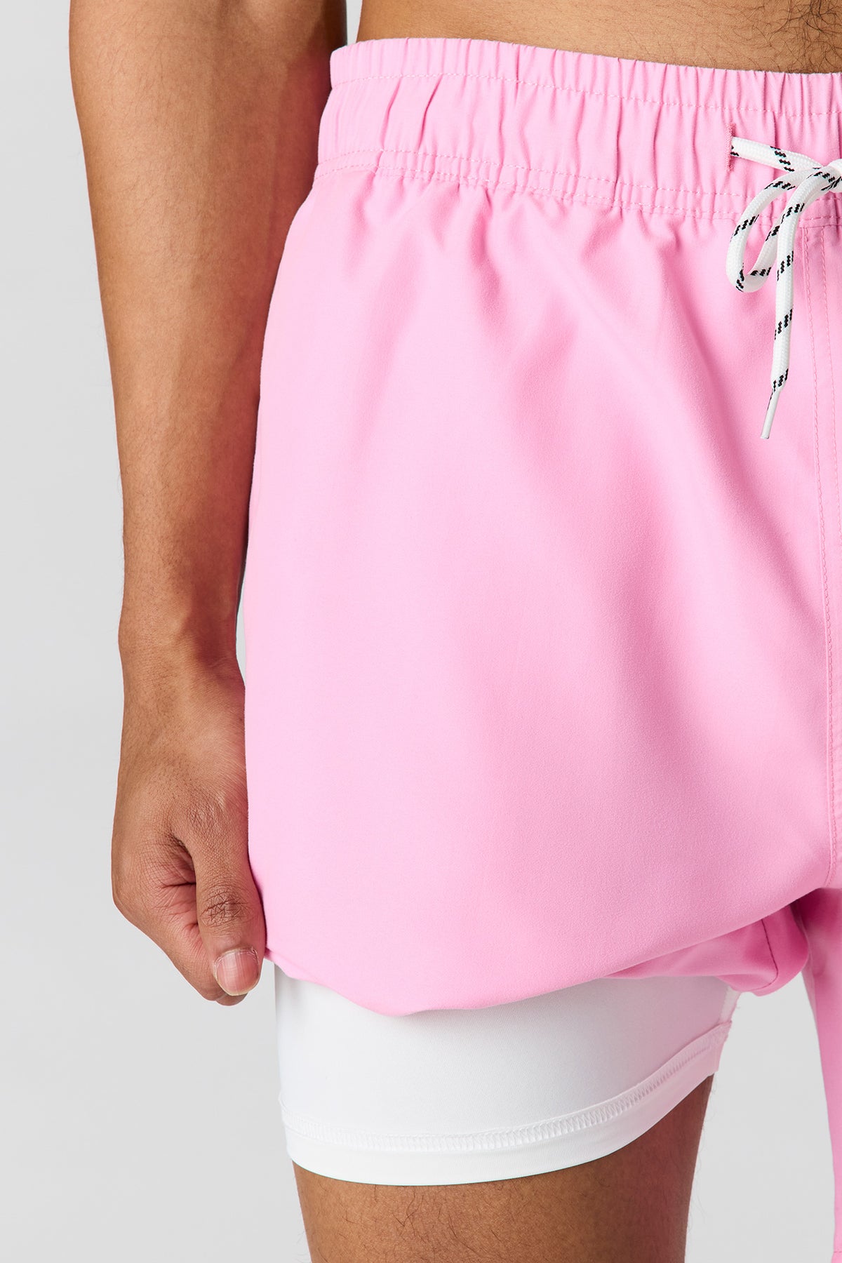 Vue alternative 4. Short de baignade uni à taille coulissante