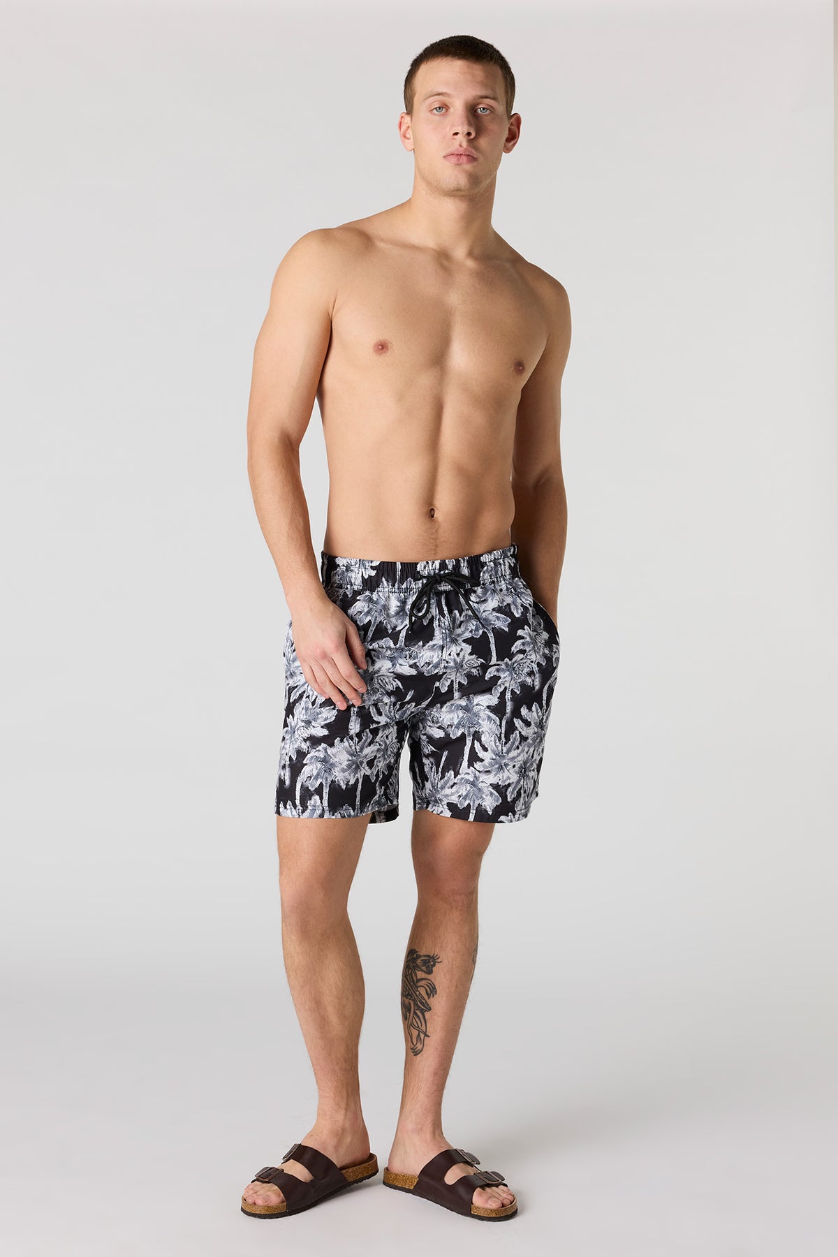 Vue alternative 2. Short de baignade à imprimé Palmier