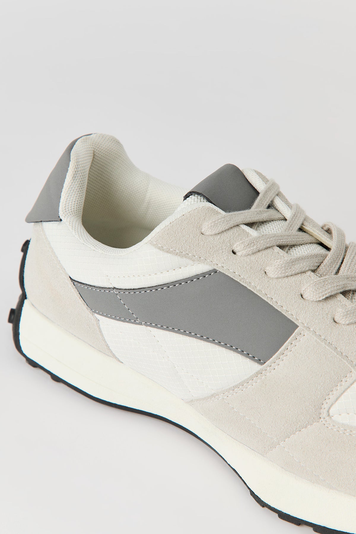 Vue alternative 4. Espadrille à bloc de couleur et semelle de marche