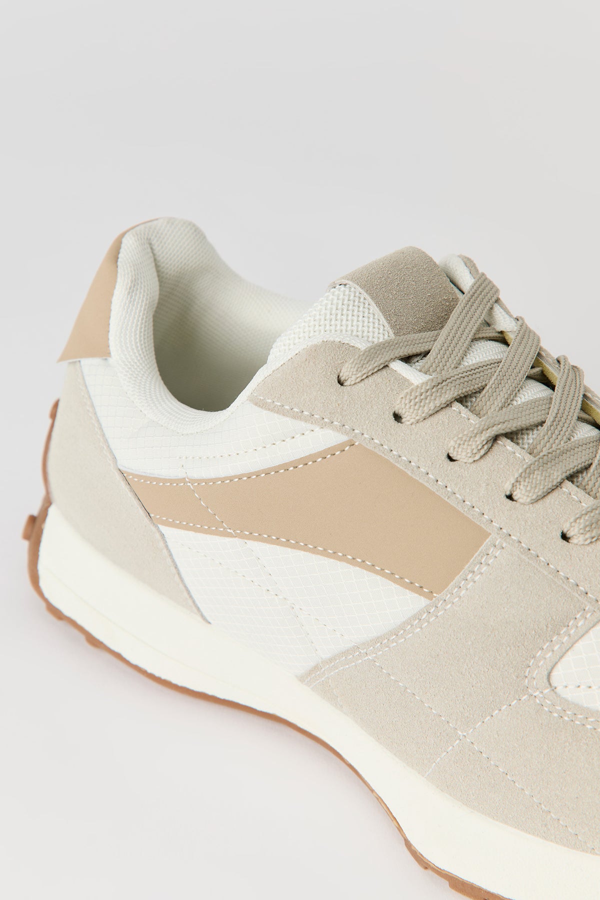 Vue alternative 4. Espadrille à bloc de couleur et semelle de marche