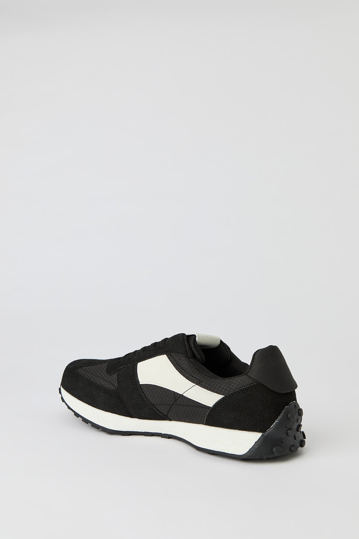 Vue alternative 3. Espadrille à bloc de couleur et semelle de marche