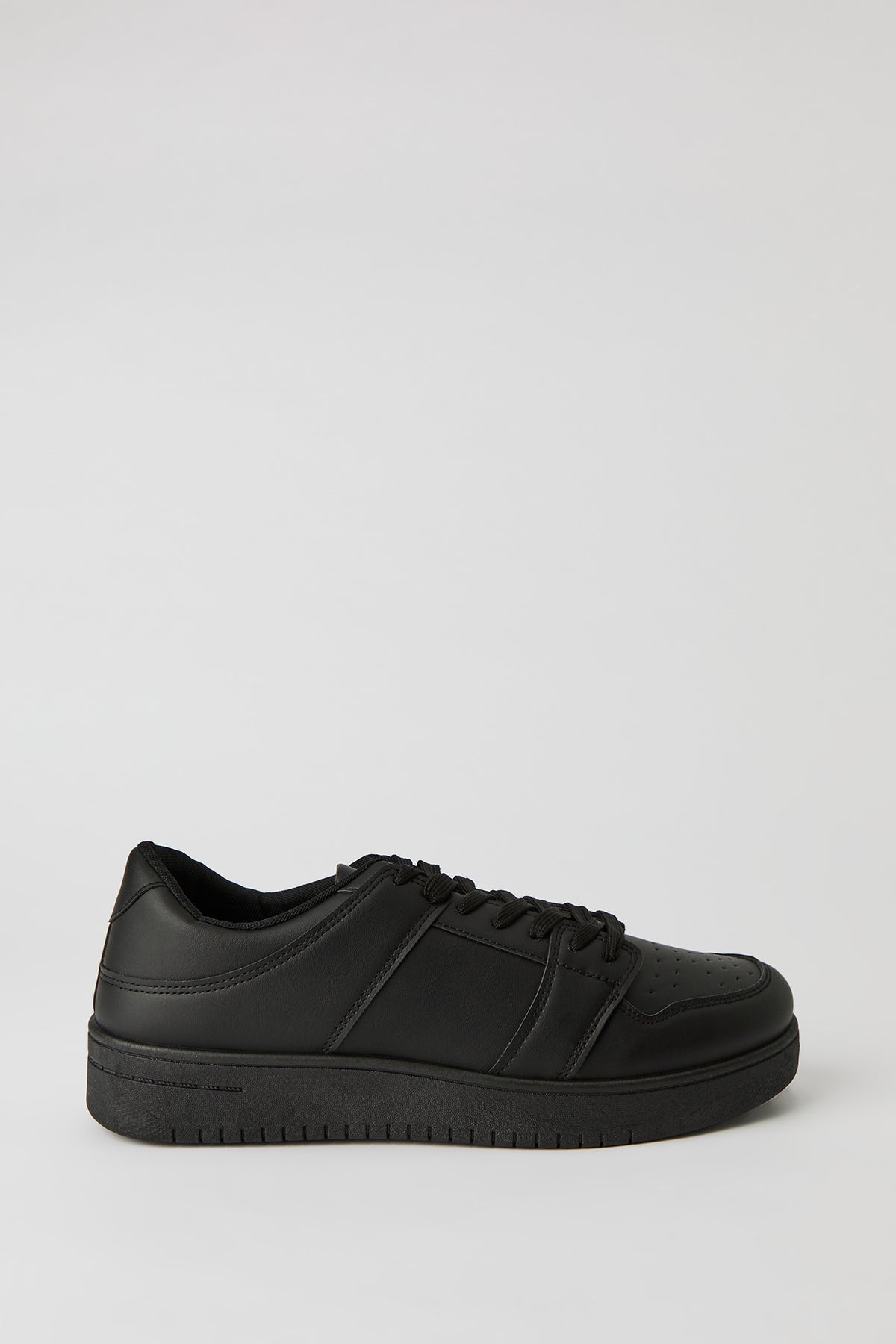 Low Top Sneaker - Black