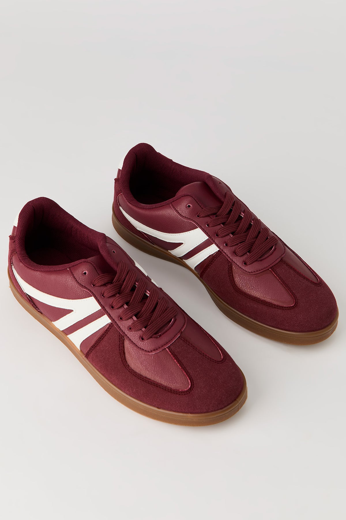 Alt View 2. Retro Sneaker - Burgundy