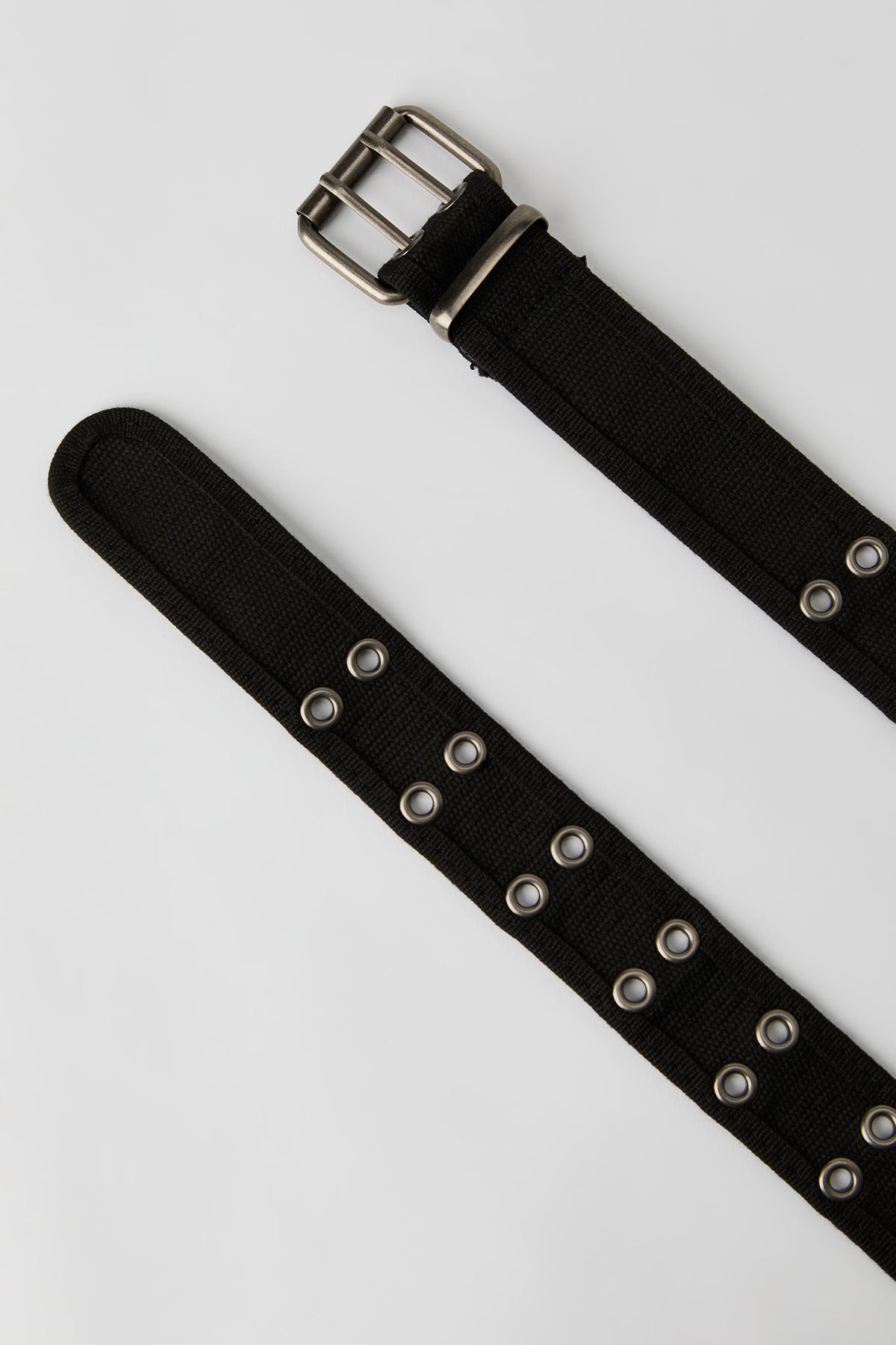 Vue alternative 2. Ceinture en toile avec oeillets doubles