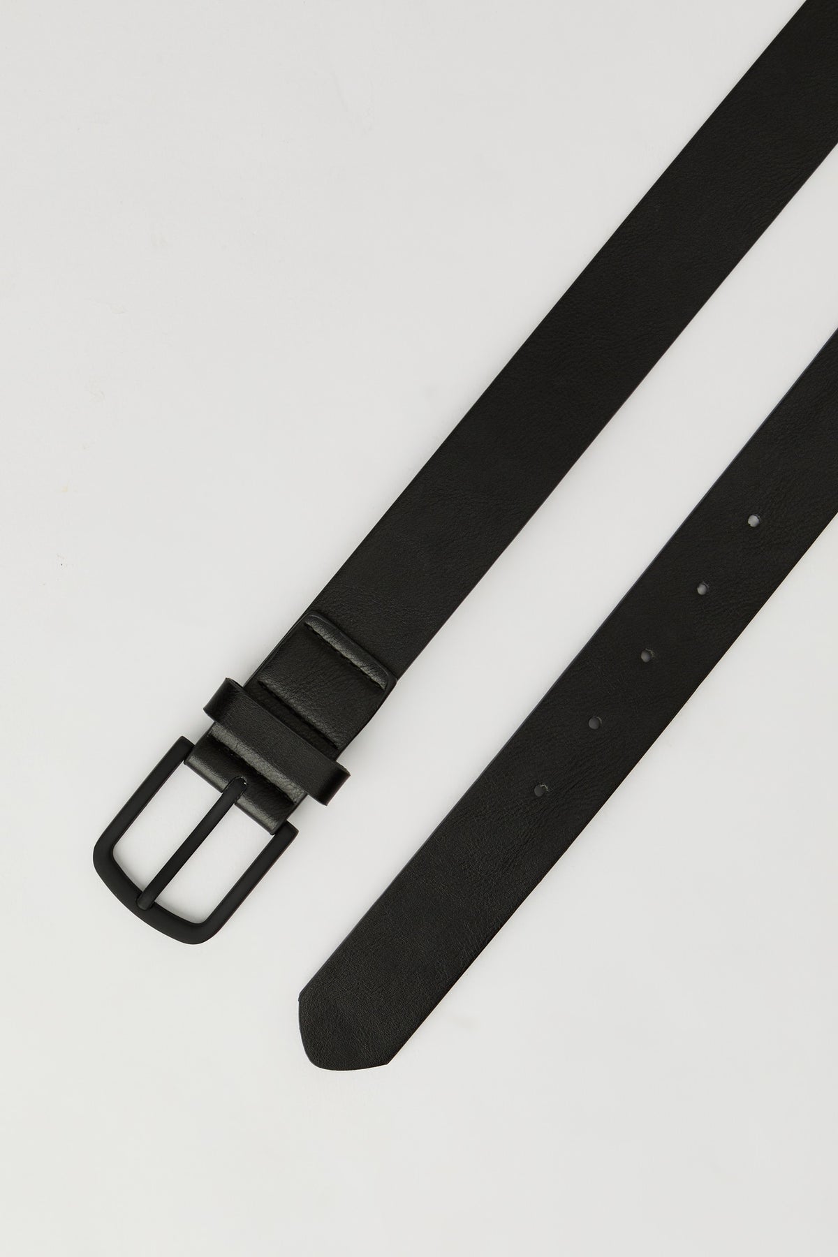 Alt View 2. Classic Faux Leather Belt - Black