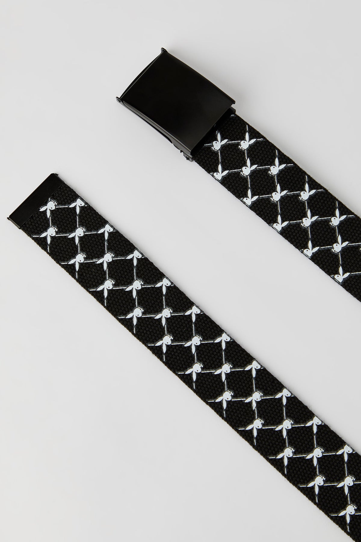 Vue alternative 2. Ceinture en toile à imprimé Playboy