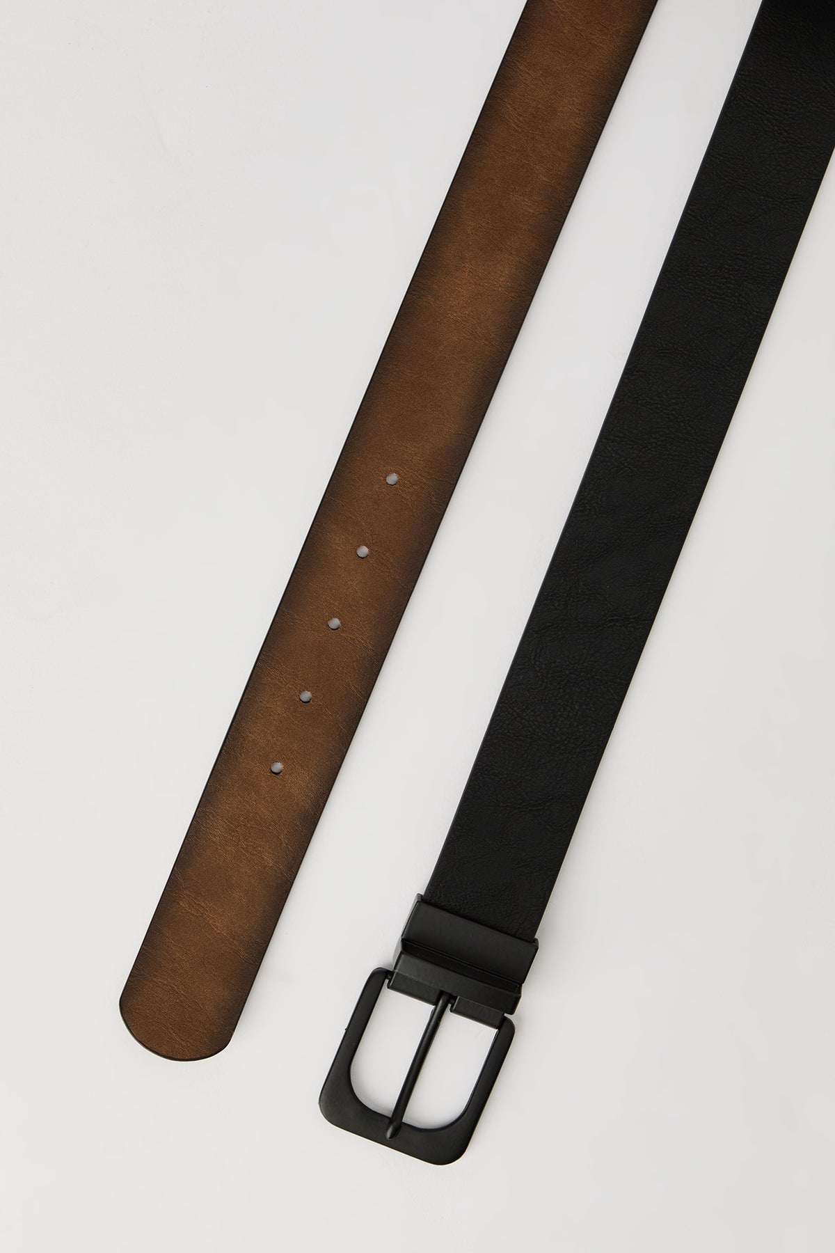 Vue alternative 2. Ceinture réversible en similicuir