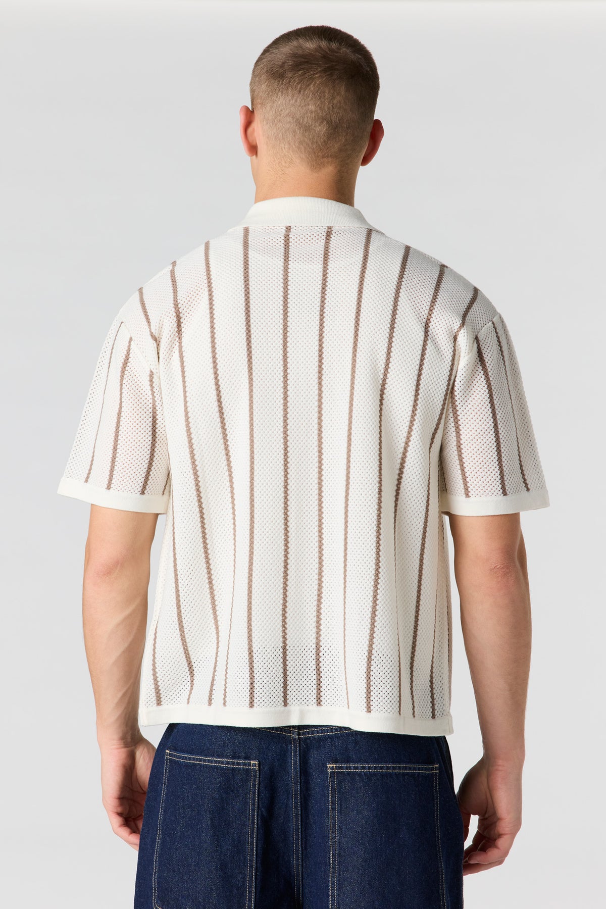 Vue alternative 2. Haut boutonné en tricot texturé