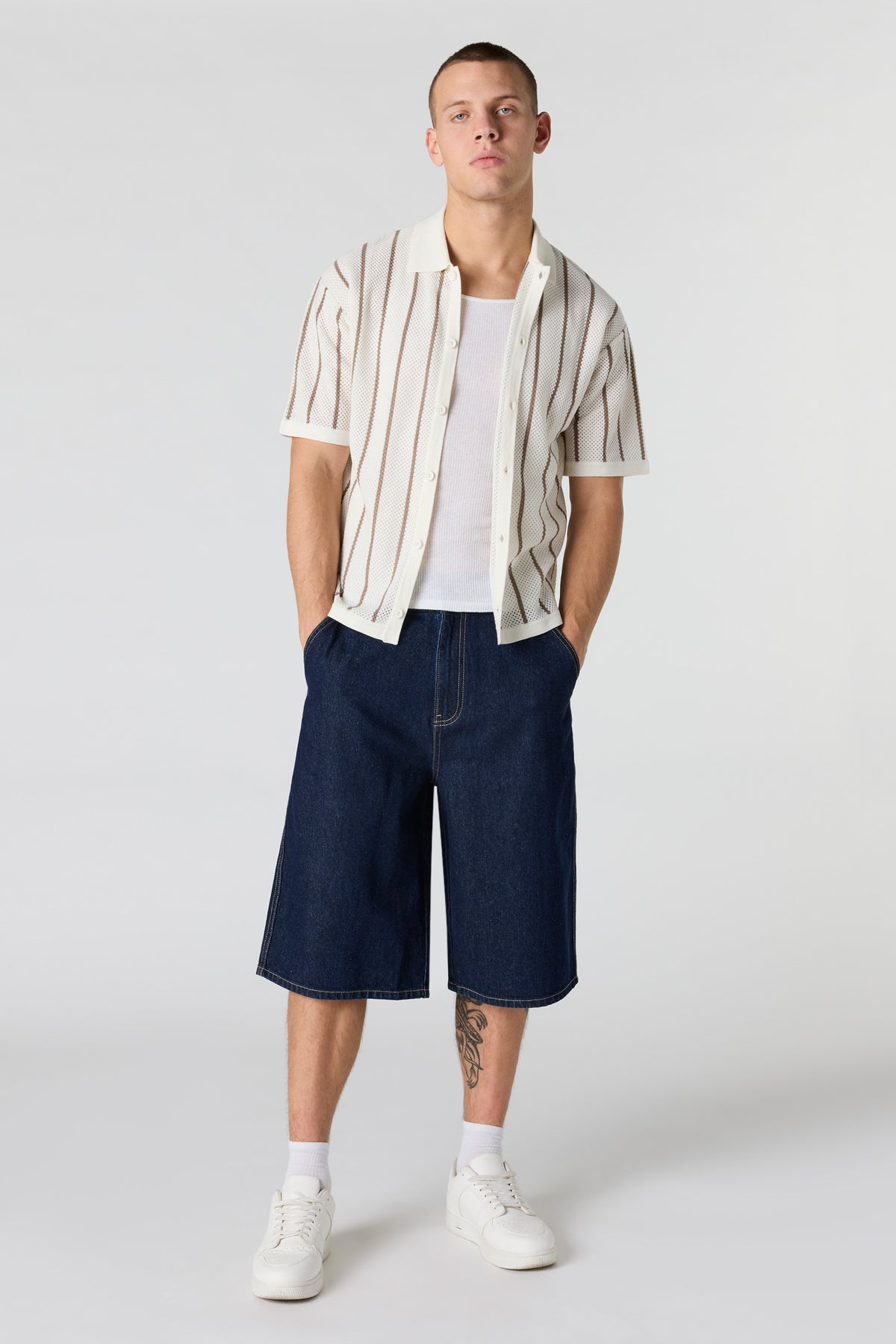 Vue alternative 3. Haut boutonné en tricot texturé