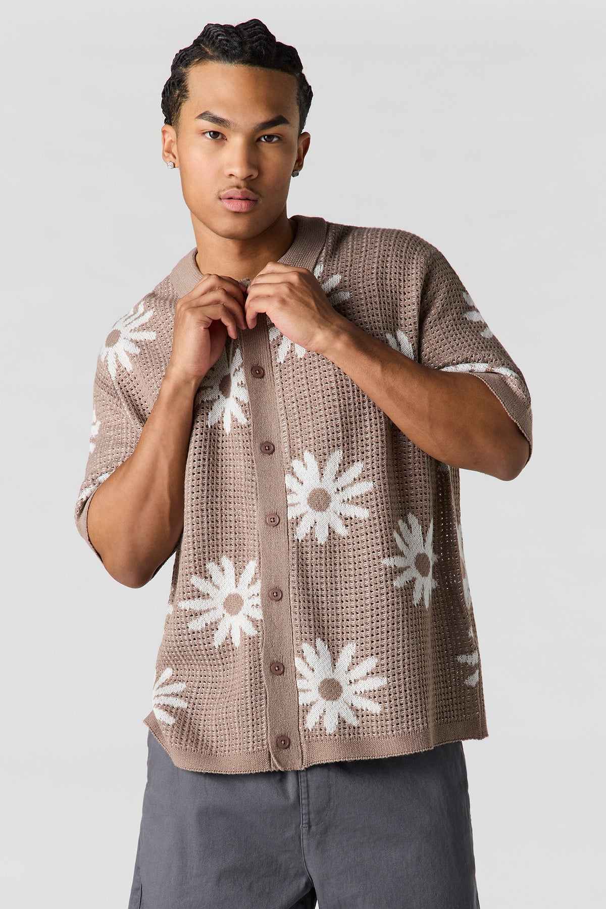 Vue alternative 2. Haut boutonné en tricot jacquard floral