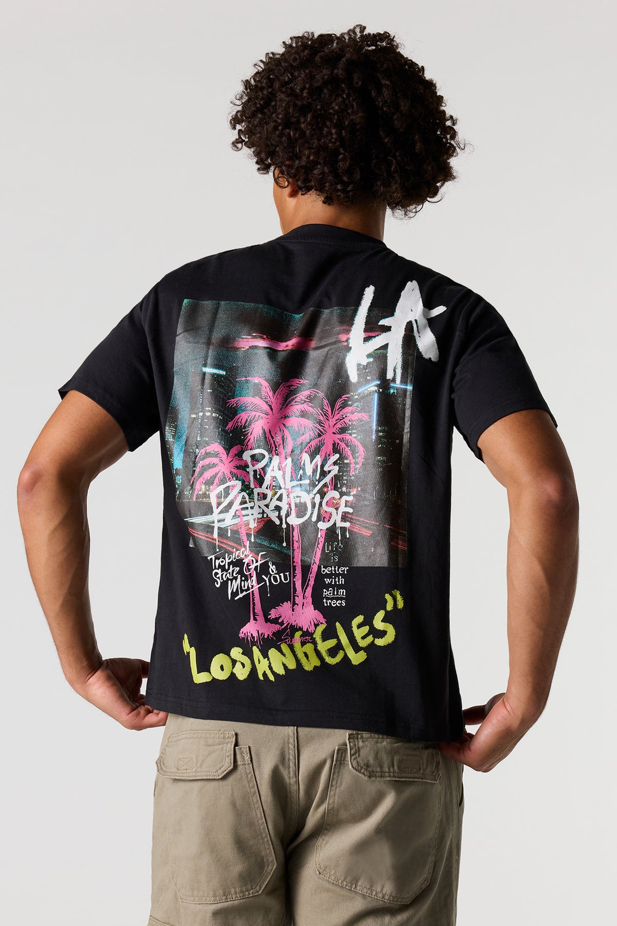 Vue alternative 2. T-shirt à imprimé LA en graffitis
