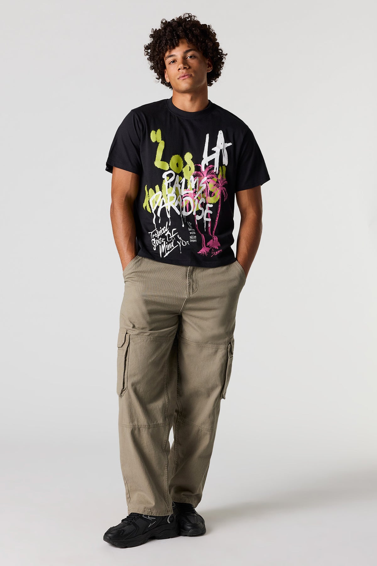 Vue alternative 3. T-shirt à imprimé LA en graffitis