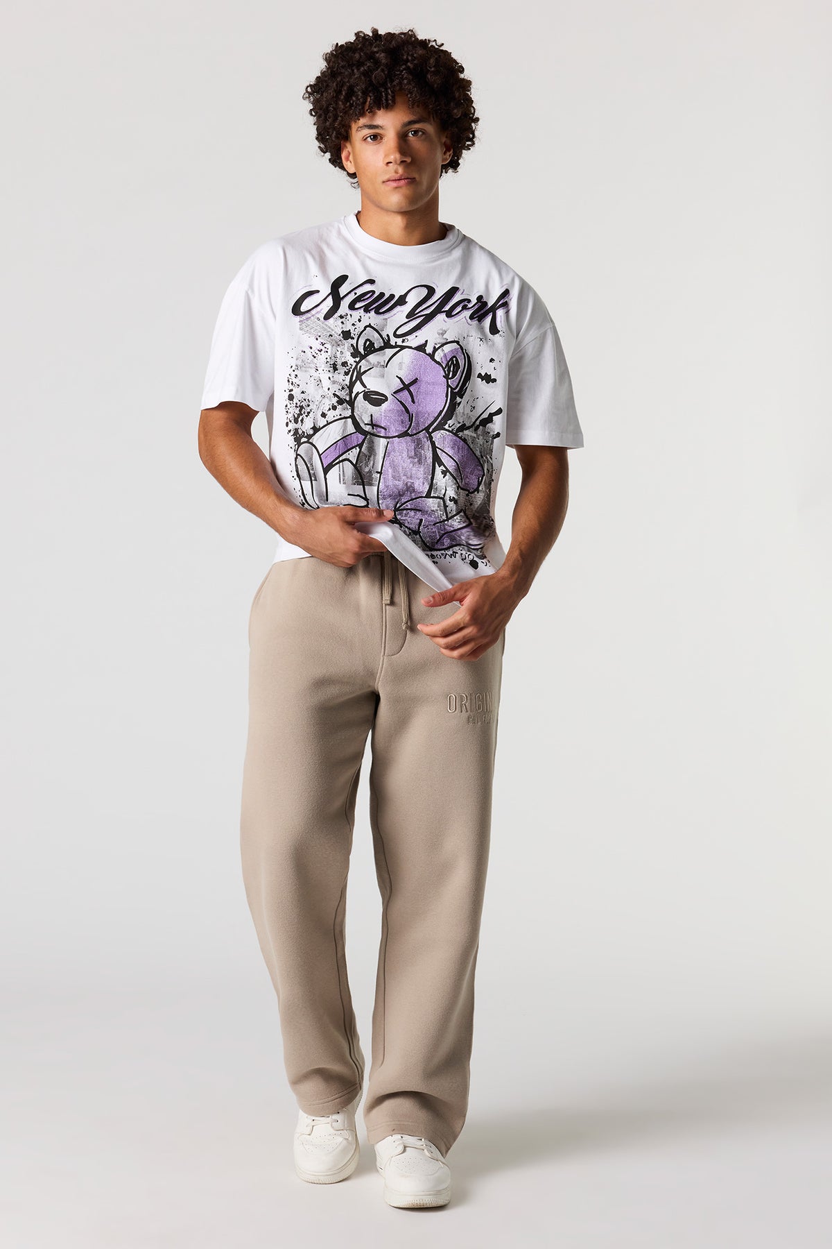 Alt View 3. New York Graphic Relaxed T-Shirt - White