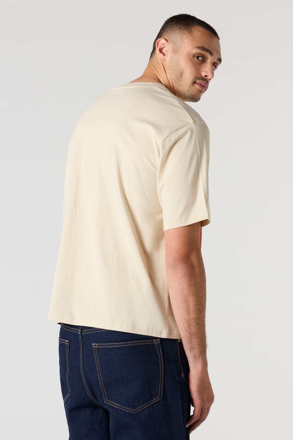 Vue alternative 2. T-shirt carré à imprimé en relief