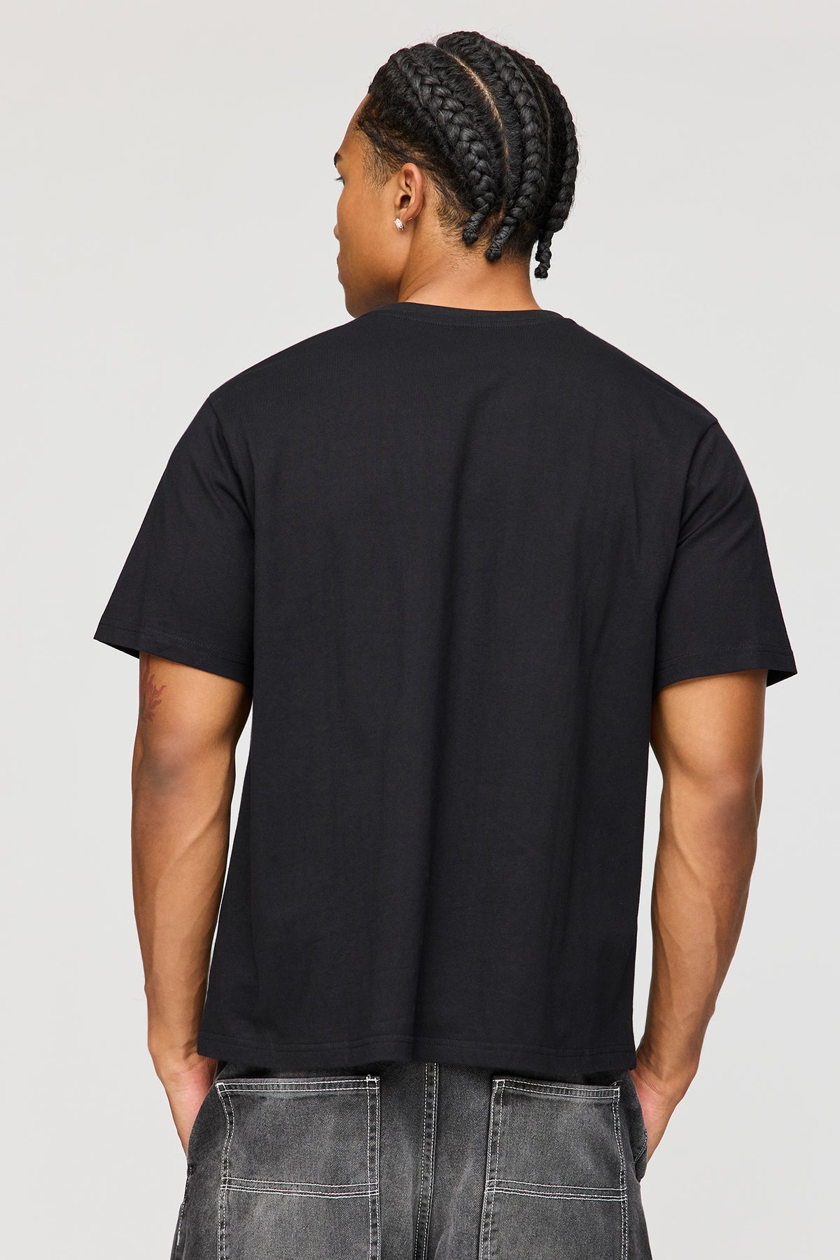Vue alternative 2. T-shirt fleuri