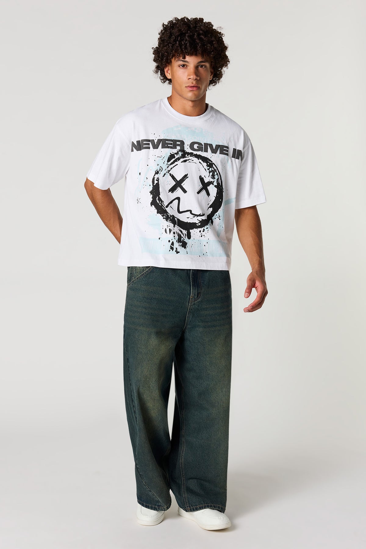 Vue alternative 3. T-shirt carré à imprimé en relief