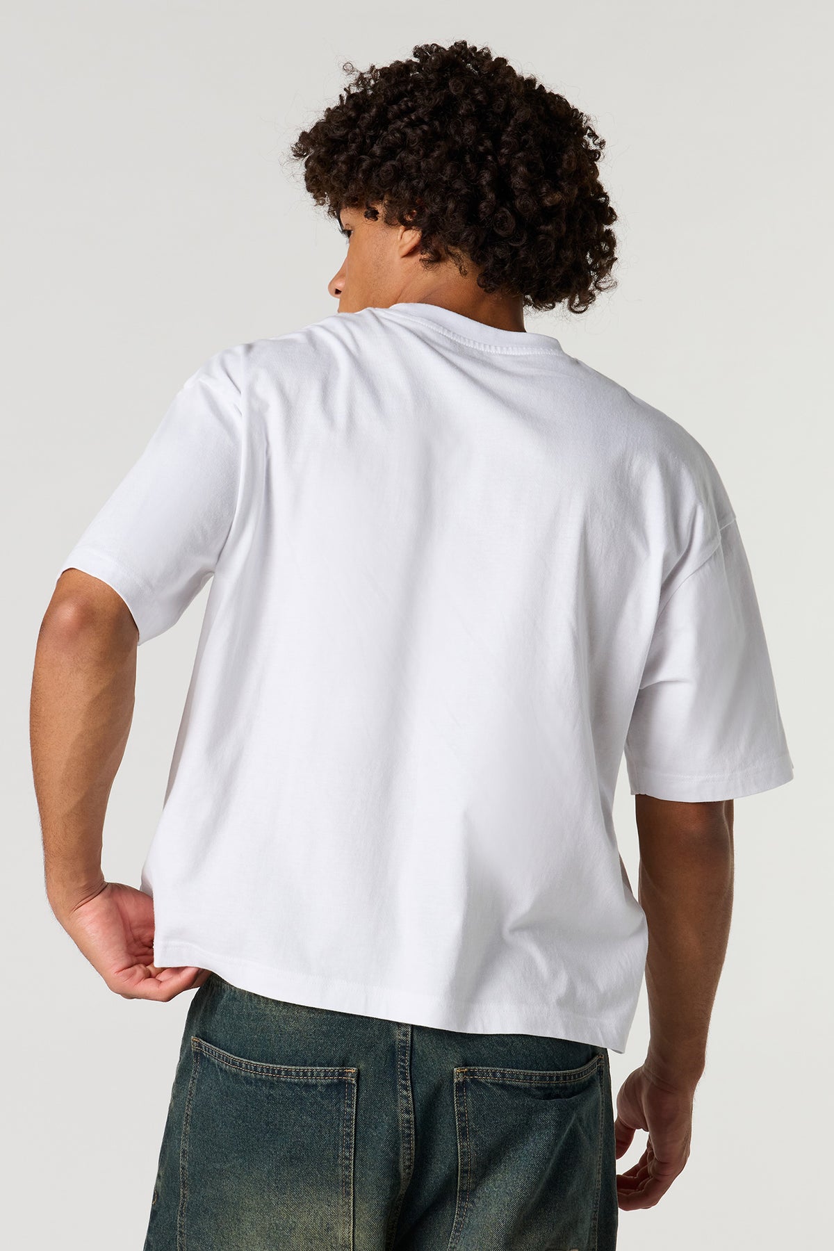 Vue alternative 2. T-shirt carré à imprimé en relief